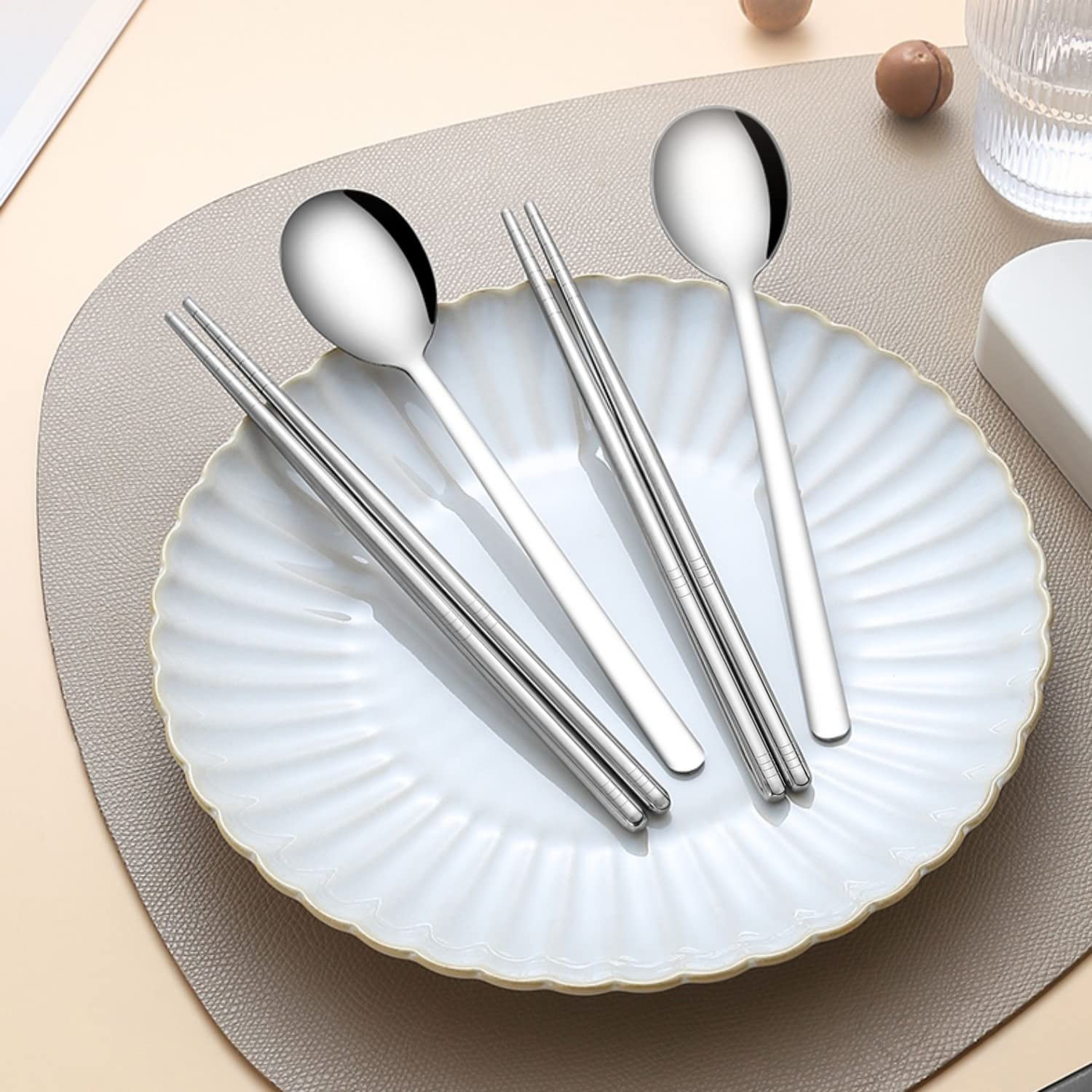 Bacchette Cinesi Riutilizzabili e Cucchiaio, 4 Coppie Bacchette Sushi in Acciaio Inox e Cucchiaio Set, Bacchette Giapponesi Lavabili in Lavastoviglie, Bacchette e Cucchiaio per Casa, Cucina (Argento