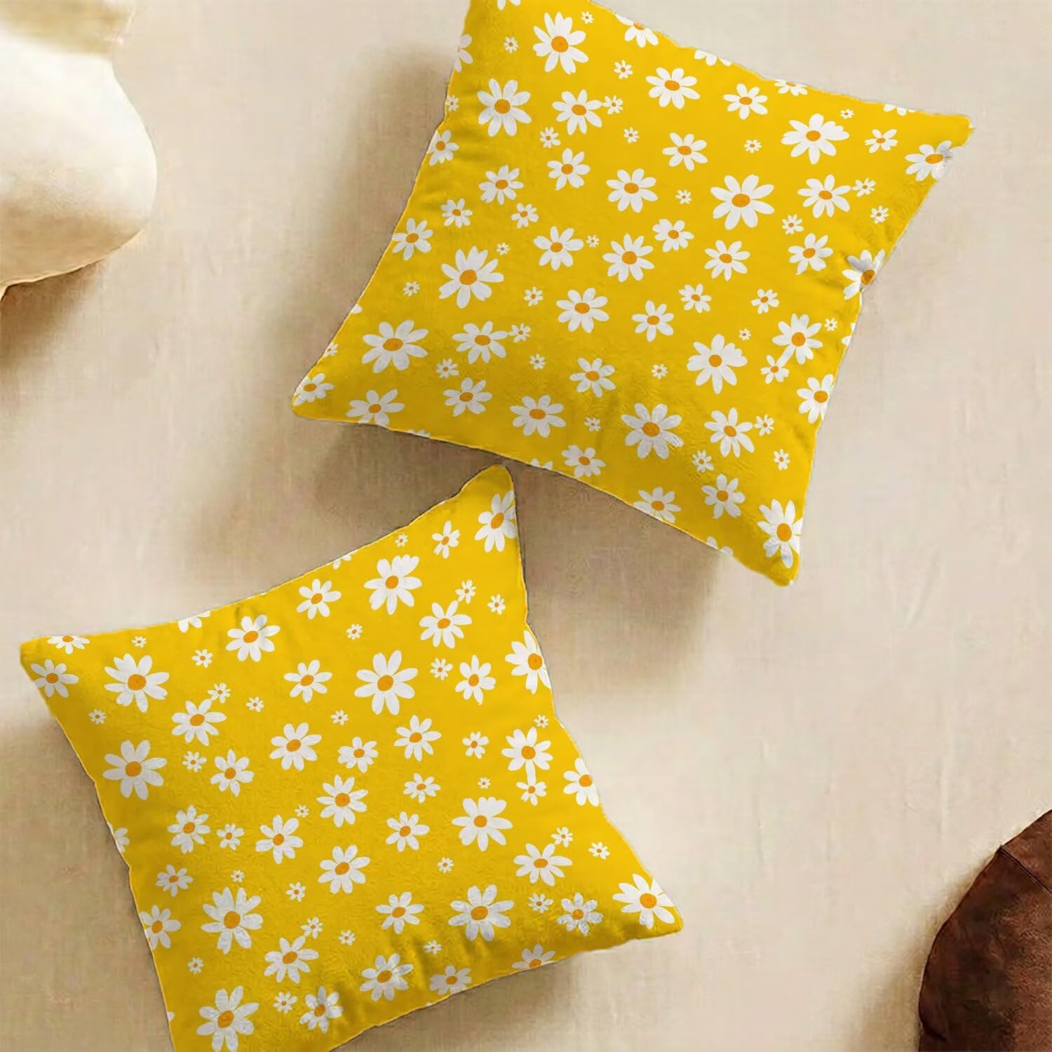 Housse de coussin 60 x 60 cm en velours jaune, textile haut de gamme au motif Marguerite raffiné
