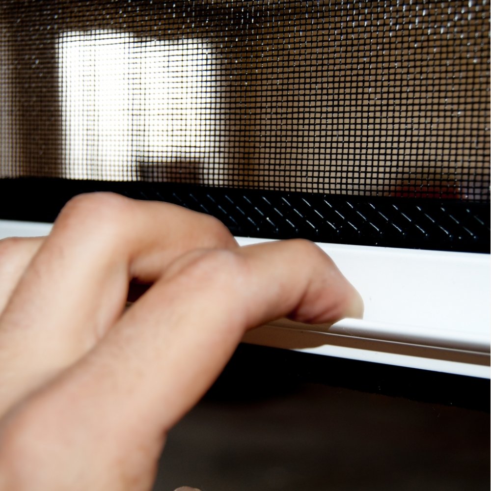 Fliegengitter Rollo für Fenster als PVC-Bausatz mit Fiberglasgewebe Insektenschutz - 80 x 130 cm