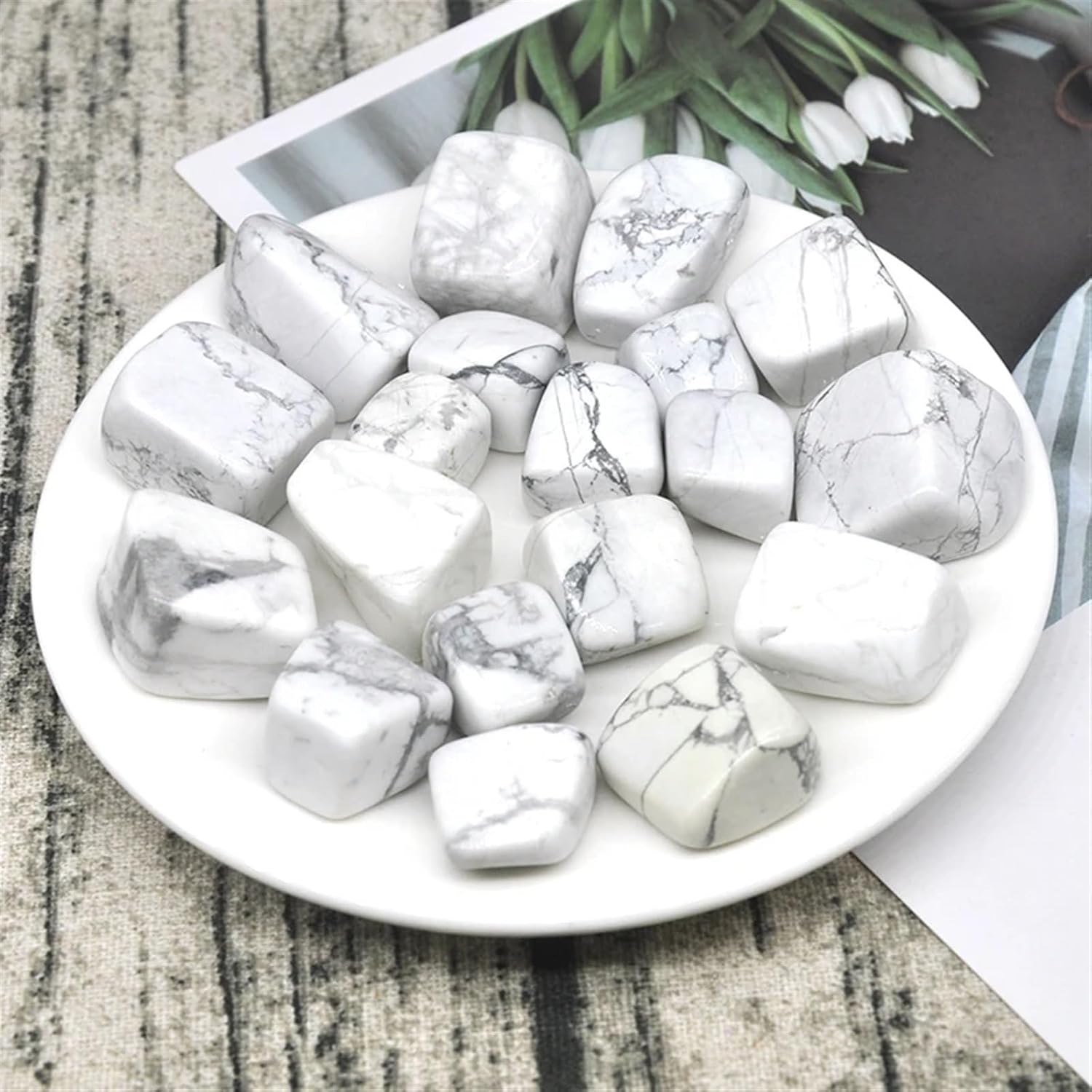 AtkitS Natural White Howlite Turquoise Gravel Specimen Size Irregular Tumbled Stones Reiki Healing Crystals Quartz Mineral Aquarium Home Decor (Size : 500g)