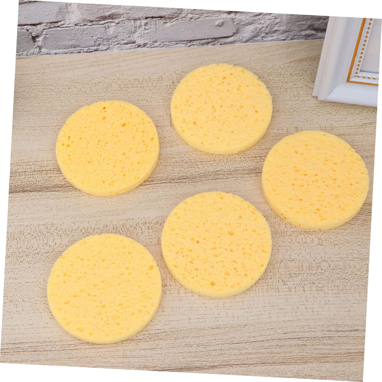 Piumino Cosmetico Arrotondato 100pezzi in Spugna di Cellulosa Gialla | Pulizia Viso, Uso Casa e Salone, Formato 100 Pezzi, Supporto per Polvere Cosmetica
