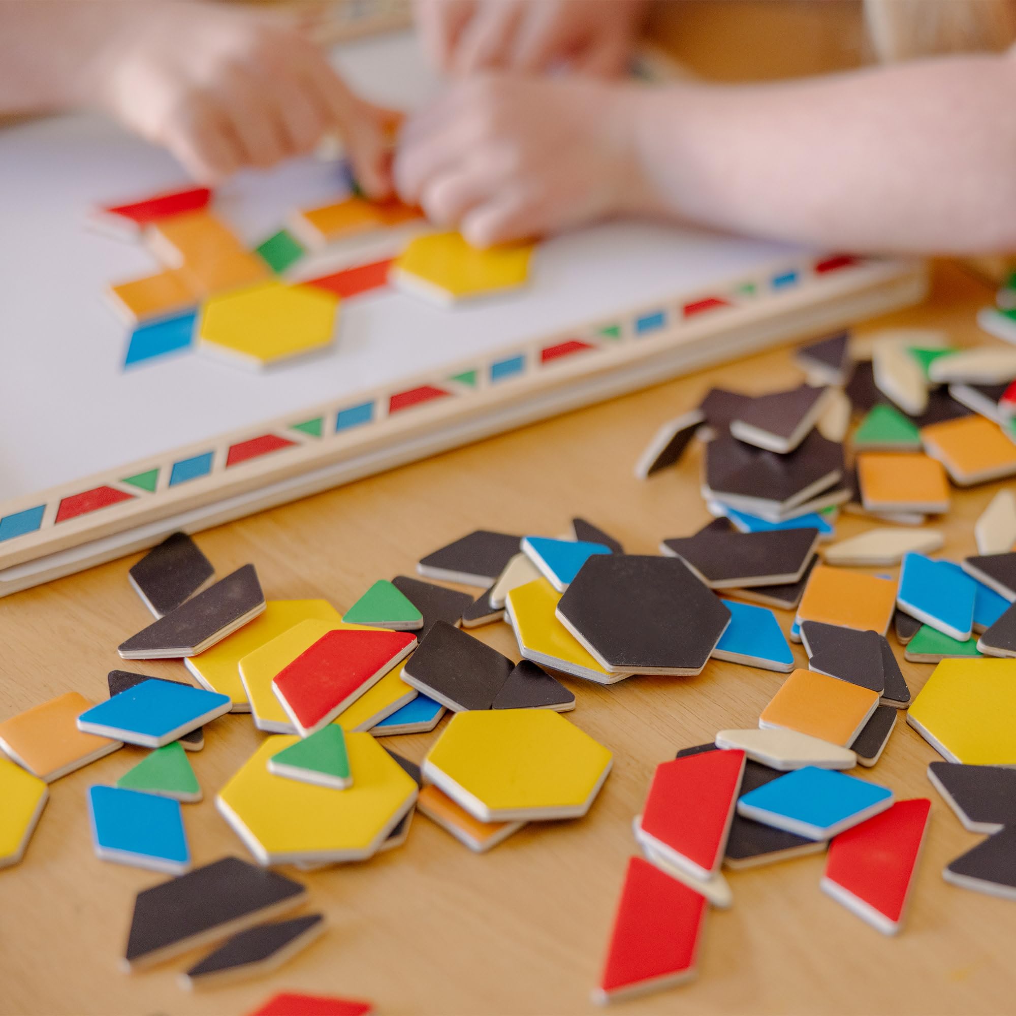 Melissa & Doug Magnetic Patern Block Kit Zabawka Edukacyjna, Wielokolorowy, Od 3 Lat