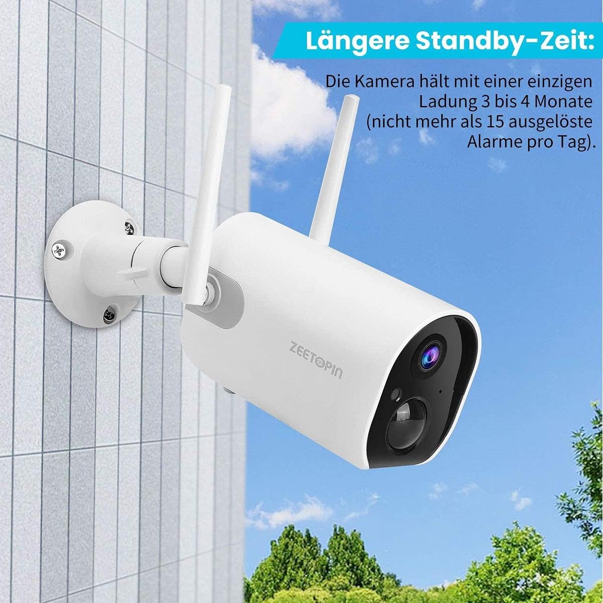 An einer Wand montierte Zeetopin-Sicherheitskamera, die ihre Außenposition zeigt