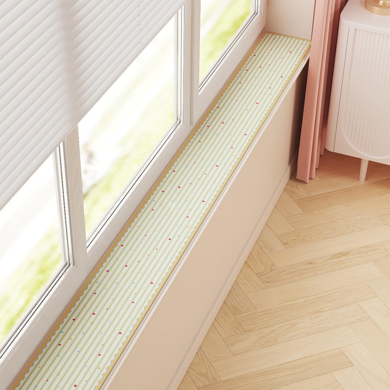 Tapis de rebord fenêtre vert pour décorer une table basse en salon