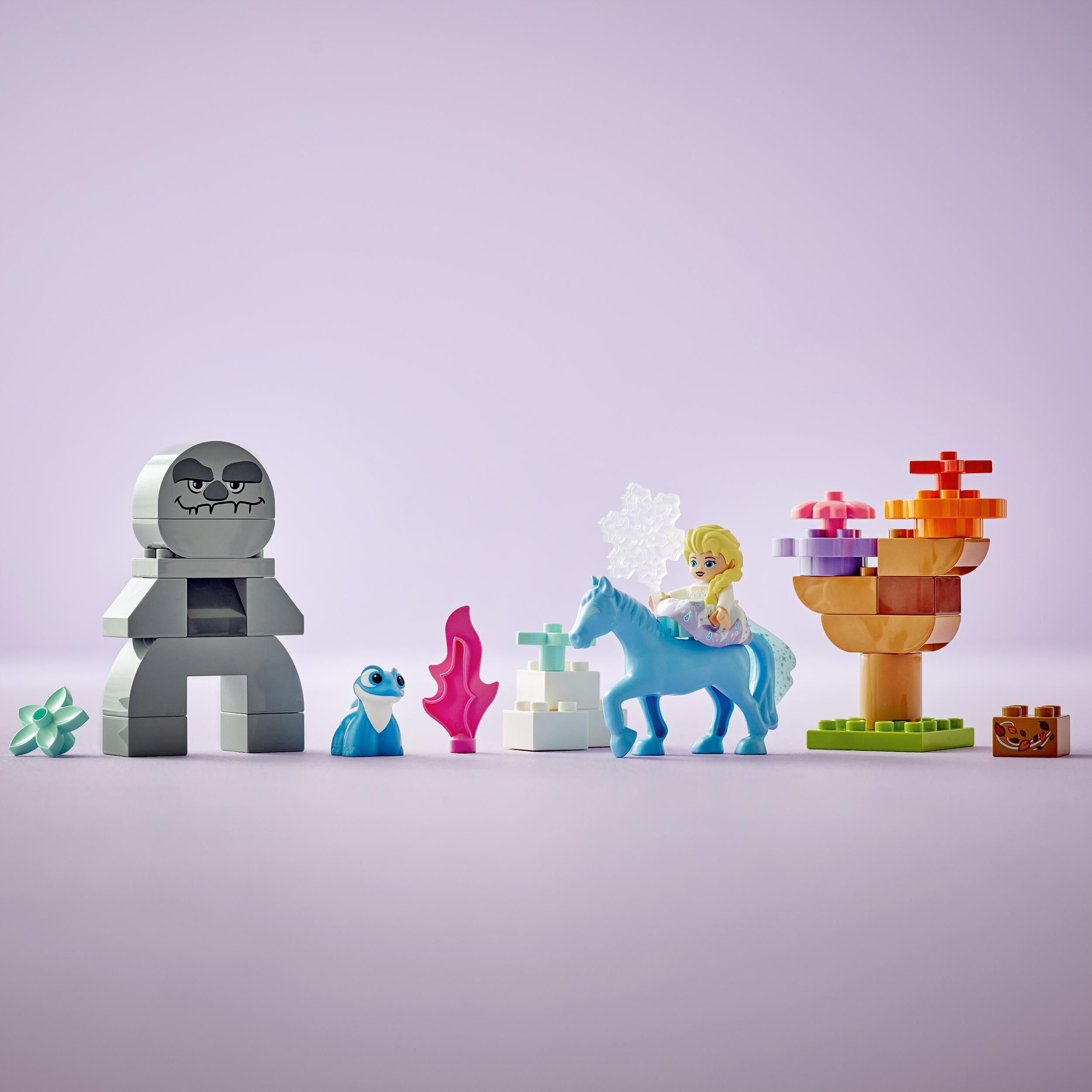 LEGO DUPLO Disney ELSA und Bruni im Zauberwald - Lernspielzeug zu Die Eiskönigin 2 für Kleinkinder ab 2 Jahren - Spielzeug Mädchen & Jungen – 4 Figuren mit ELSA Minifigur – Kinder Geschenk – 10418