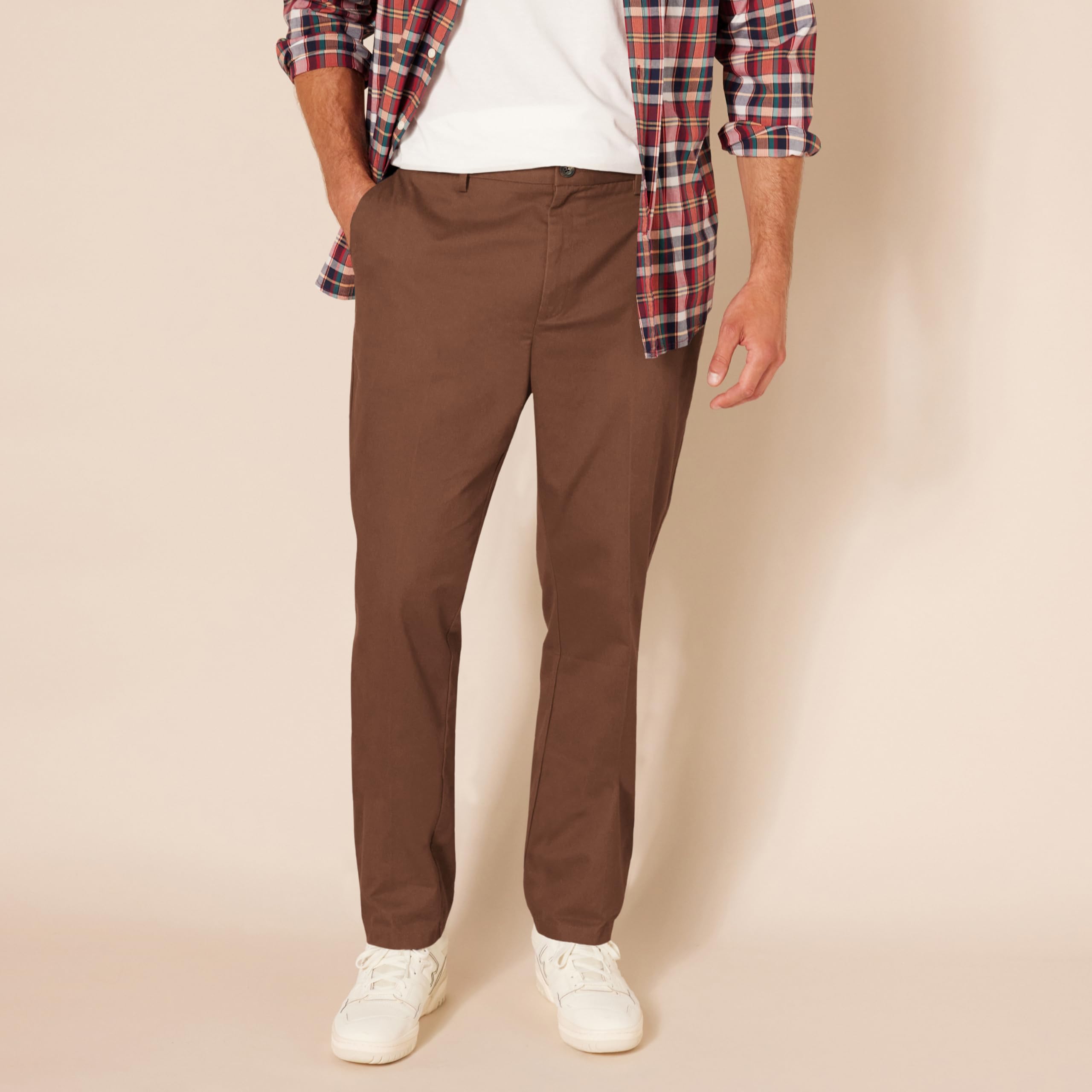 Amazon Essentials Men's Slim Fit Wrinkle-Resistant Flat-Front Work Chino Trousers — view 3