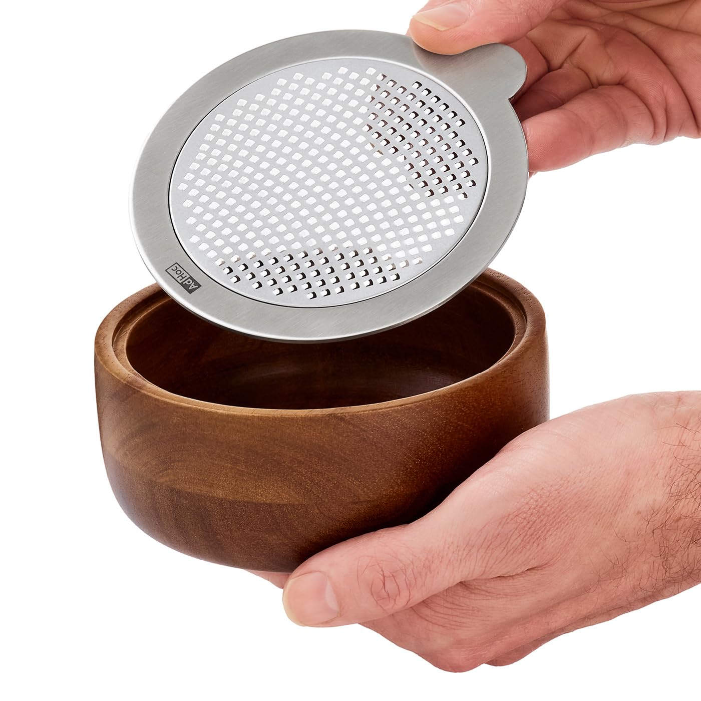 AdHoc CutnServe Râpe fine à fromage avec récipient, noir | Lame inox PreciseGrate pour parmesan, fromage à pâte dure, chocolat, noix et épices, récipient en bois d’acacia
