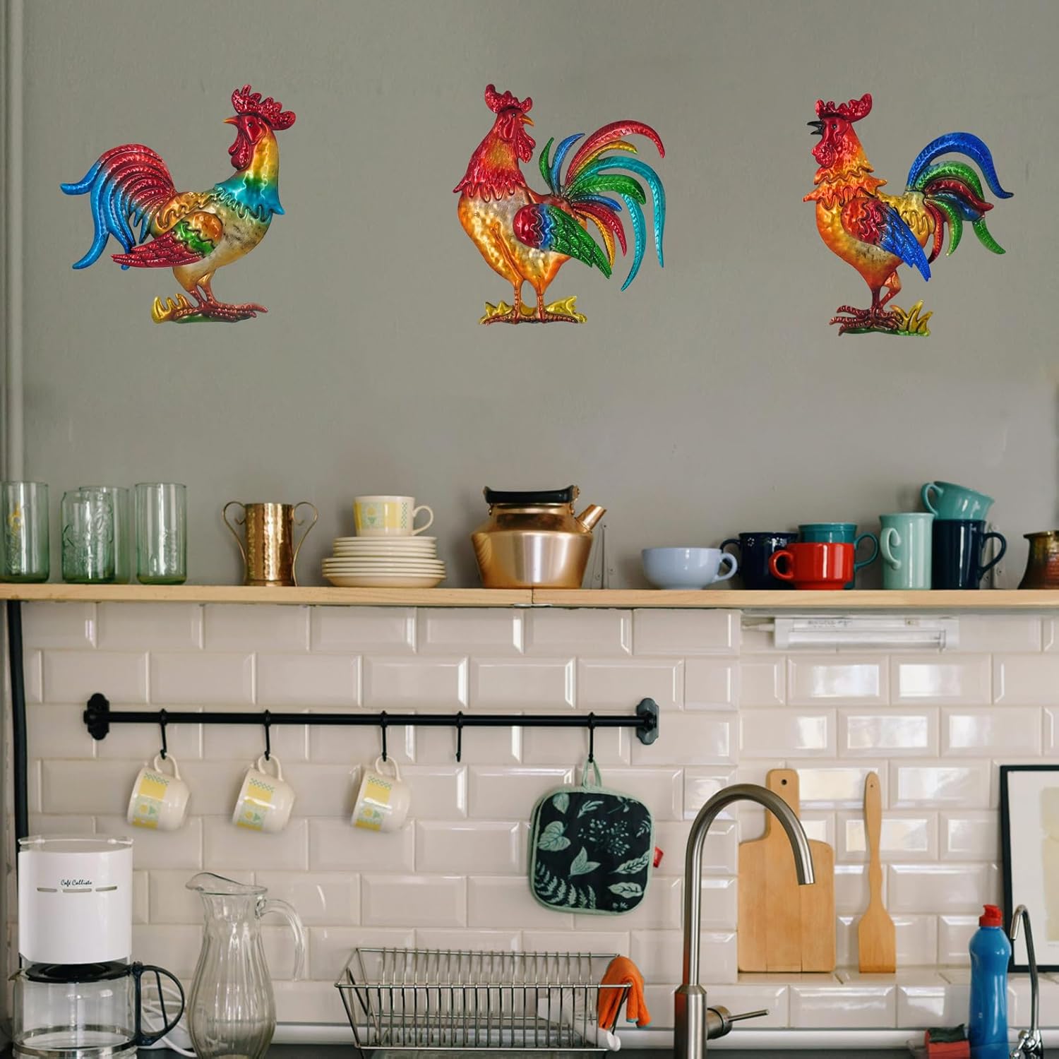 Tuokiuhn Rooster Metal Wall Art Decor Rooster Kitchen Decor Chicken Decor Living Room Bedroom Farmhouse Cabin Country Hanging Decorations Outdoor Garden Fence Art.