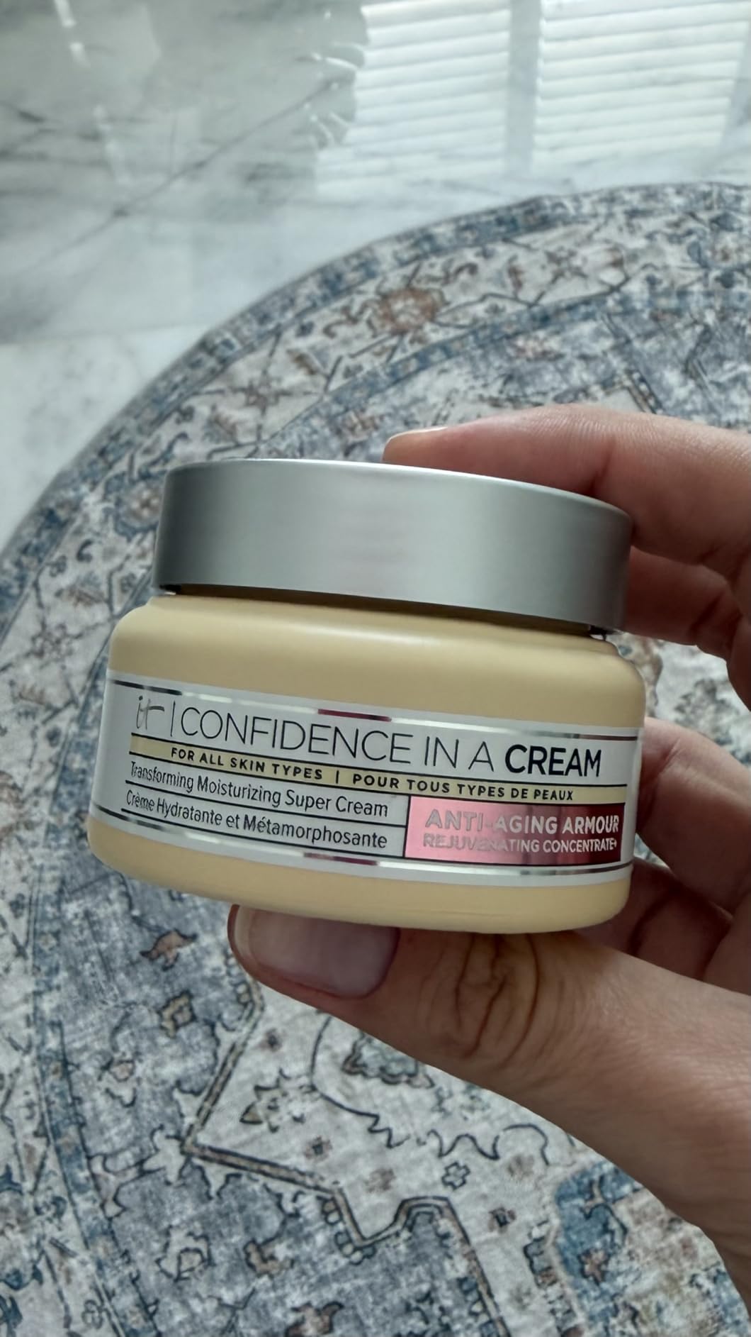 IT Cosmetics Confidence in a Cream - Face Moisturizer, Hydrating & Anti Aging, Visibly Reduces Fine Lines & Wrinkles, 48H Hydration, Repairs Skin Barrier, Squalane, Ceramides, For All Skin Types
