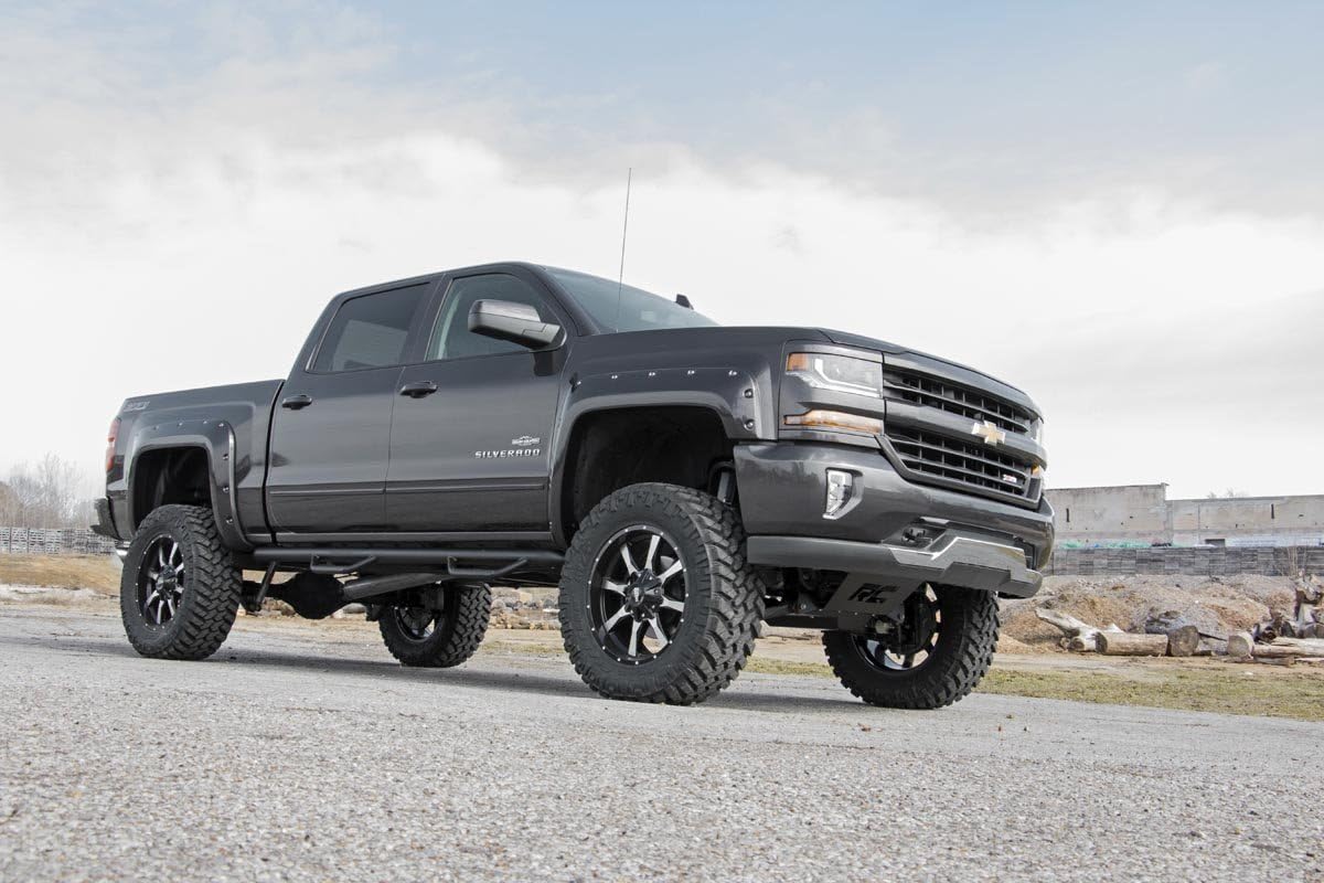 Rough Country 7" Lift Kit with Strut Spacers/N3 Rear Shocks for Chevy Silverado & GMC Sierra 1500 (2014-2018 w/Stock Cast Steel Control Arms)