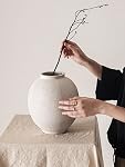 Vase en céramique blanche - 9.8 Vase Rustique ferme de pouce pour décoration maison, Vases minimalistes pour salle de séjour, Table, Salle de bains, Vacances & Mariages (blanc de sable)