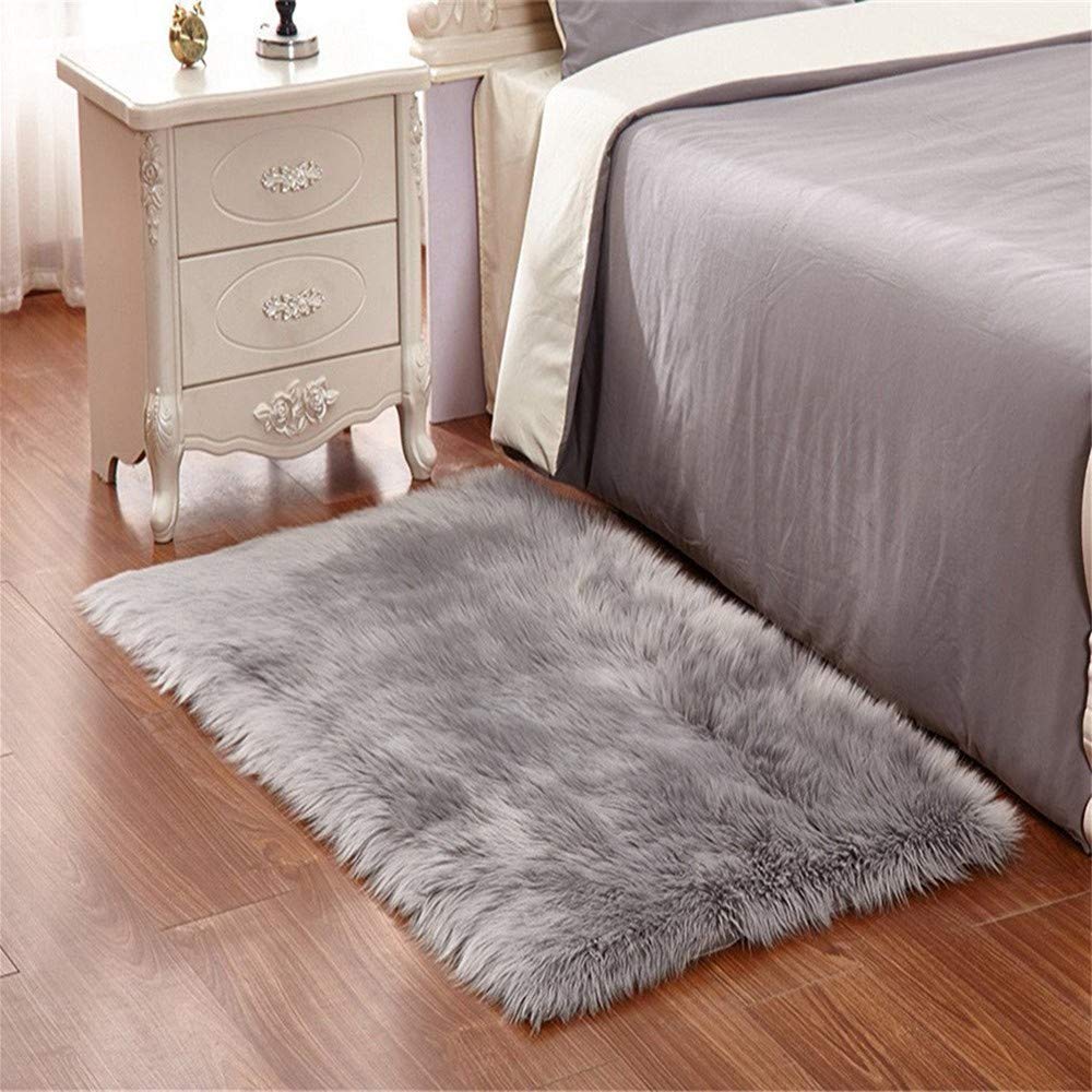 Tapis en Peau de Mouton synthétique, Imitation Toison Moquette Fluffy Soft Longhair Décoratif Coussin de Chaise Canapé Natte, Cozy Sensation comme véritable Laine Tapis (Gris)