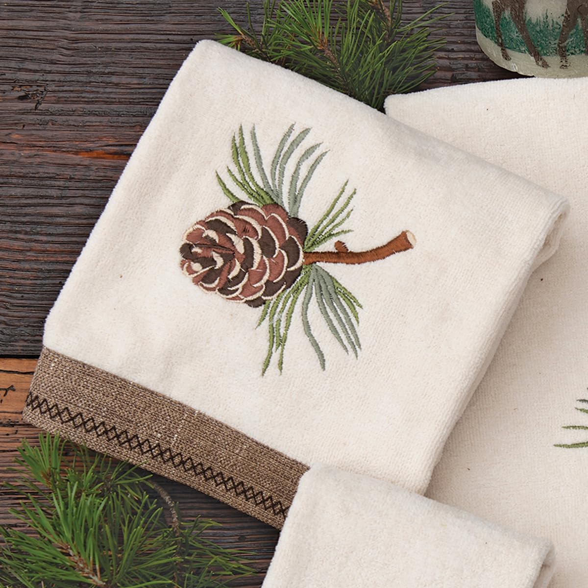 BLACK FOREST DECOR Pinecone Ridge Hand Towel, Cotton, Decorative Accent, 16" W x 28" L