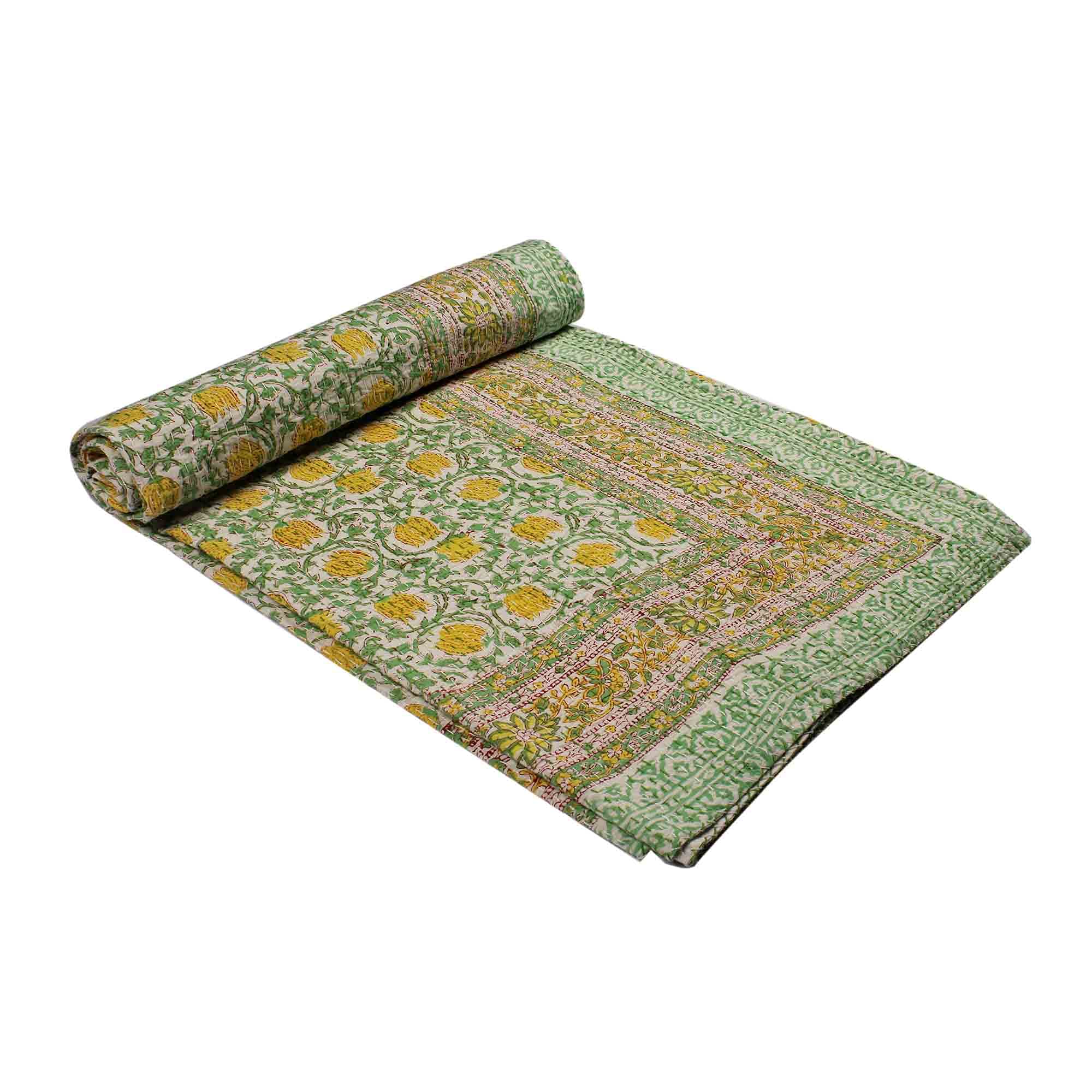 Couvre-lit Kantha en coton pour rafraîchir une décoration terne avec un imprimé floral