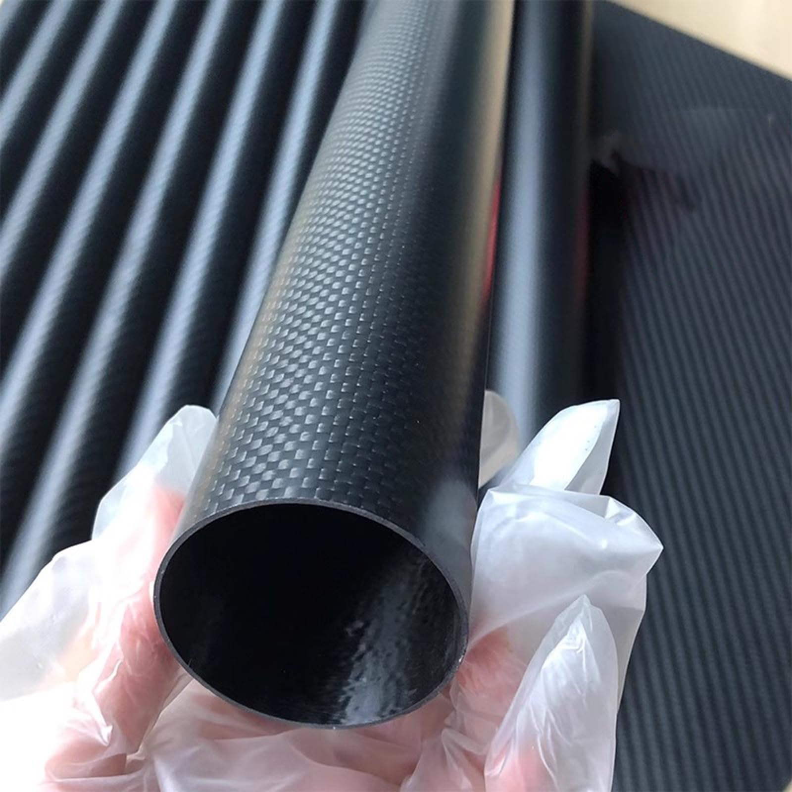 Tube en fibre de carbone 3K de haute résistance 28x26x1000mm pour projets exigeants