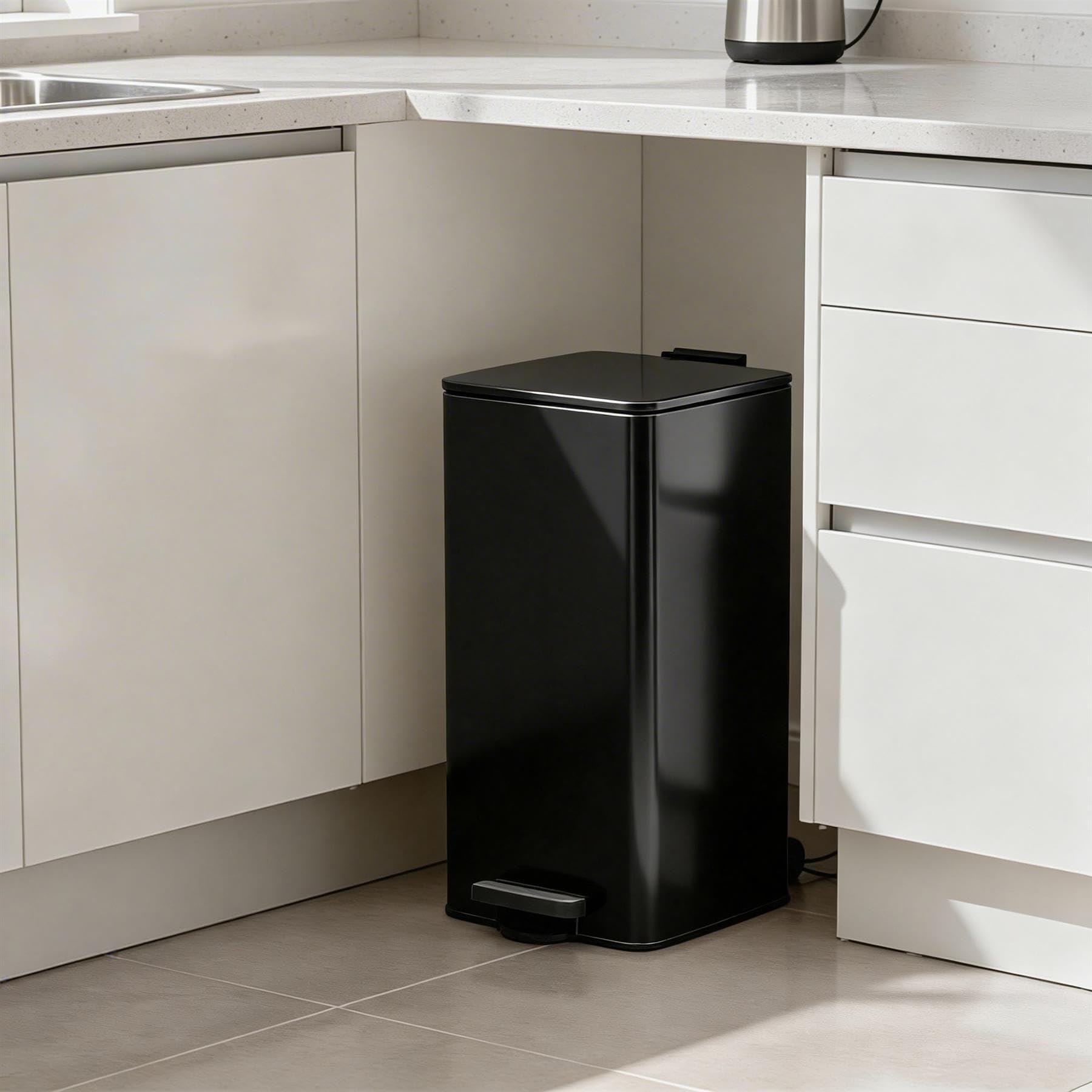 Harbour Housewares 30L Pattumiera Quadrata in Acciaio Inox per Cucina a Pedale - Nero - 1x Chiusura Ammortizzata Grande Alto Metallo Credenza Cibo Sciupare Riciclaggio Cestino della Spazzatura