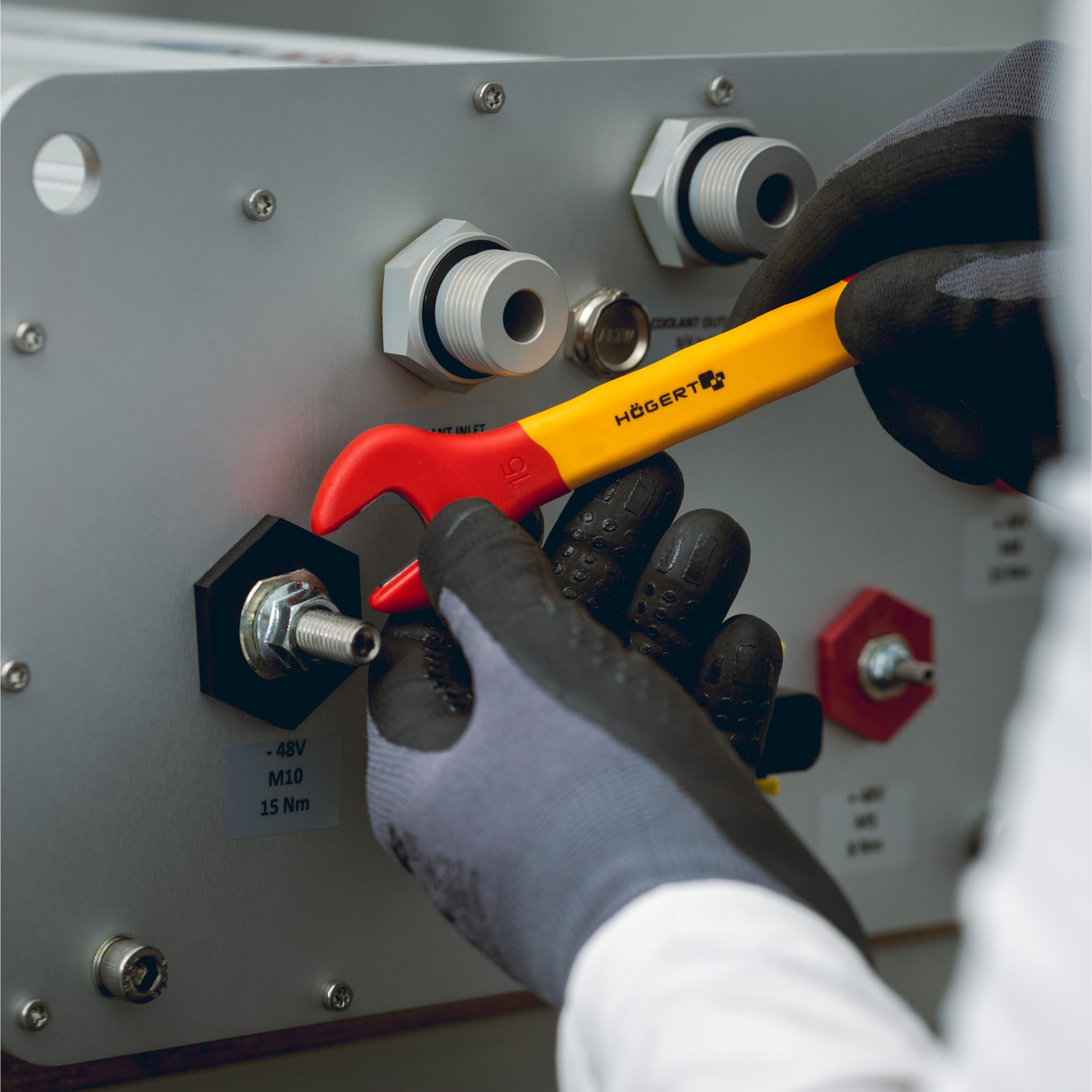 HÖGERT TECHNIK Set di 25 attrezzi elettricisti isolati da 1000 V, cacciavite a fessura e croce, pinze, test di tensione, valigetta in plastica