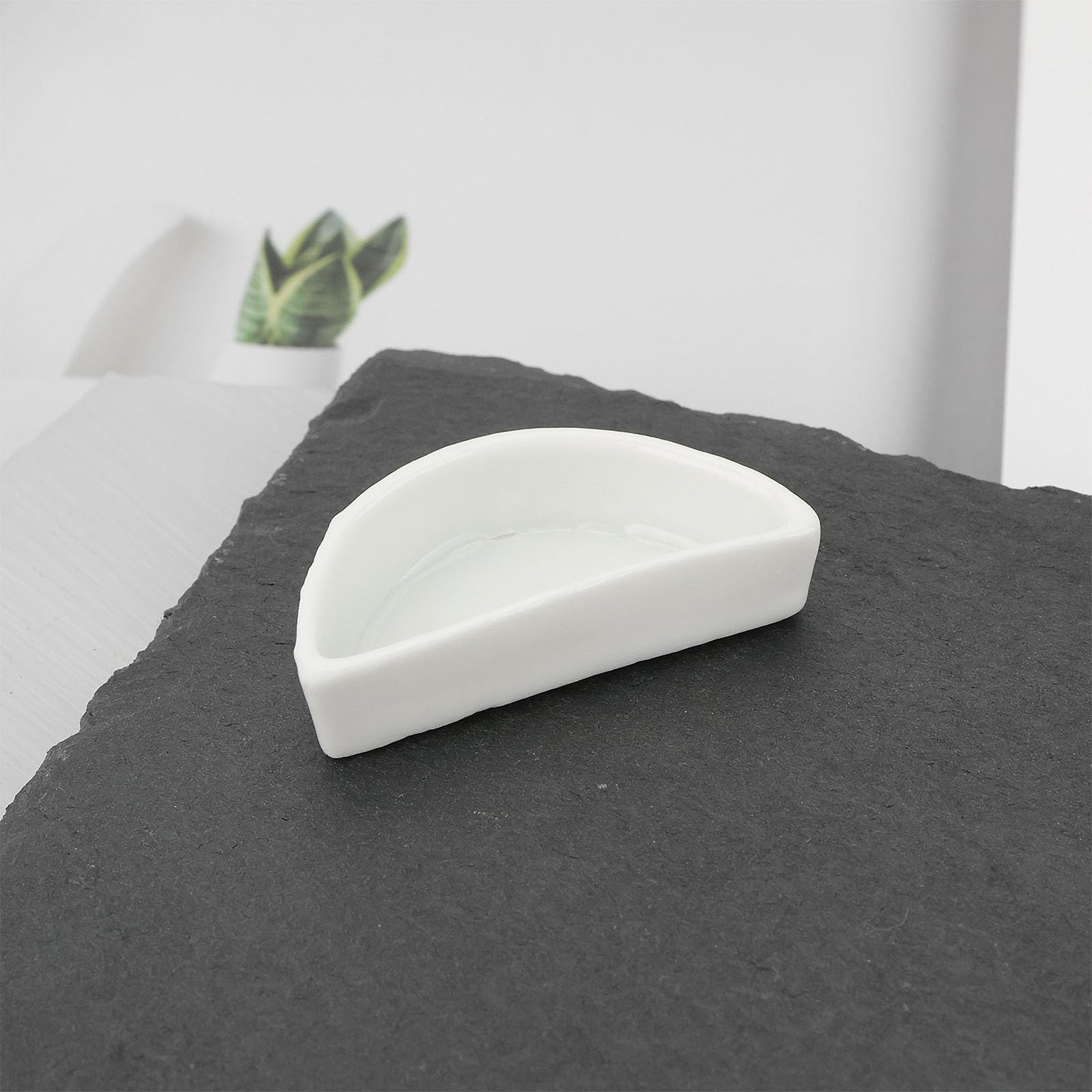 ECSiNG 6 Pezzi Mini Piatto in Ceramica Granchio Eremita 4,21x2x1,05 Cm Semicerchio Forma Ciotola per Cibo per Rettili per Ragno Granchio Eremita Tarantola Millepiedi Bianco