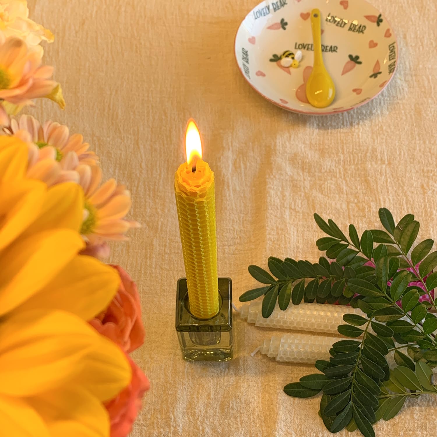 Paquete de 14 velas cónicas de cera de abeja, velas de cera de abeja enrolladas a mano para el hogar, velas sin goteo y sin perfume, velas de 9 pulgadas de largo, velas de cera de abeja amarilla