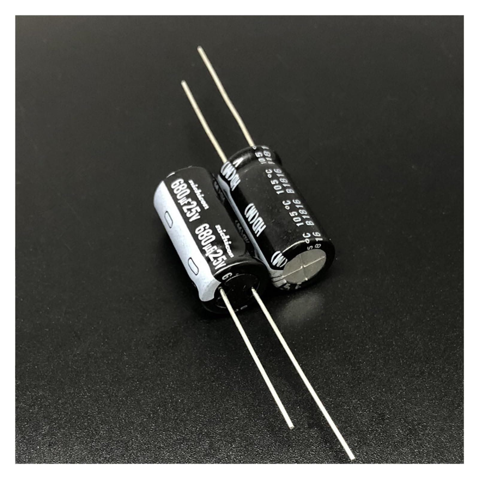 Condensateur 25V680uF 10x20mm idéal pour filtrage audio haute fidélité
