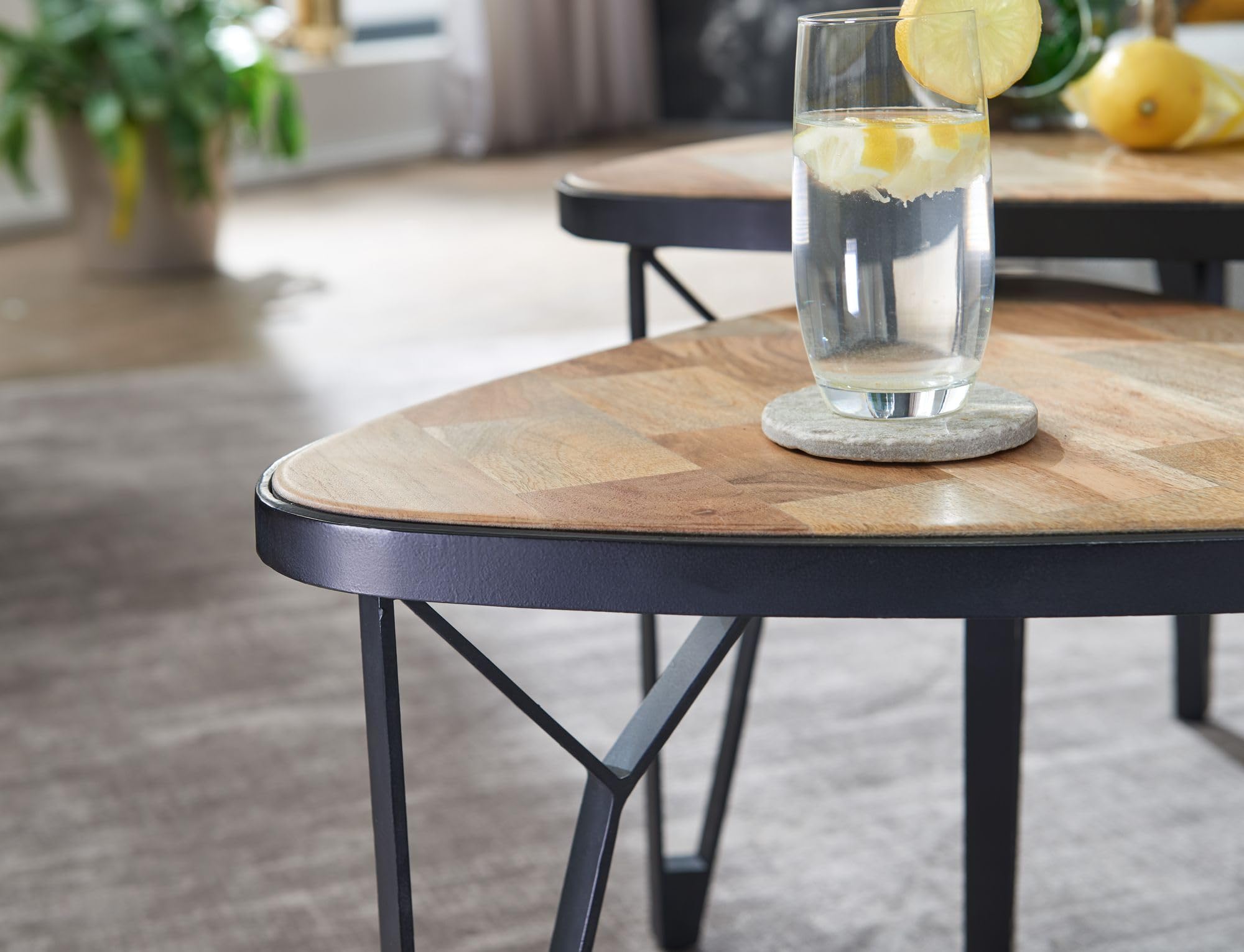 FineBuy Design Couchtisch 2er Set Mango/Akazie Massivholz Satztisch Dreieckig, Wohnzimmertisch Braun mit Metallbeine, Tischset 2-teilig Satztisch Holz/Metall Schwarz