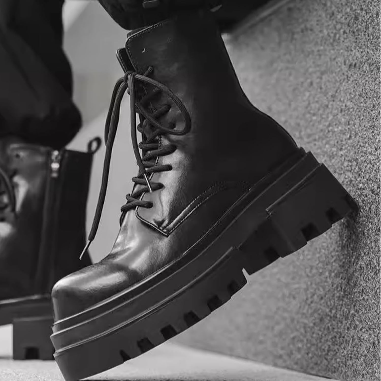 Men'S Leather Platform Lace-Up Combat Boots Fashionable Round Head Chunky Heel Lug Sole Motorcycle Boots Non-Slip Outdoor Thick-Soled Riding Boots