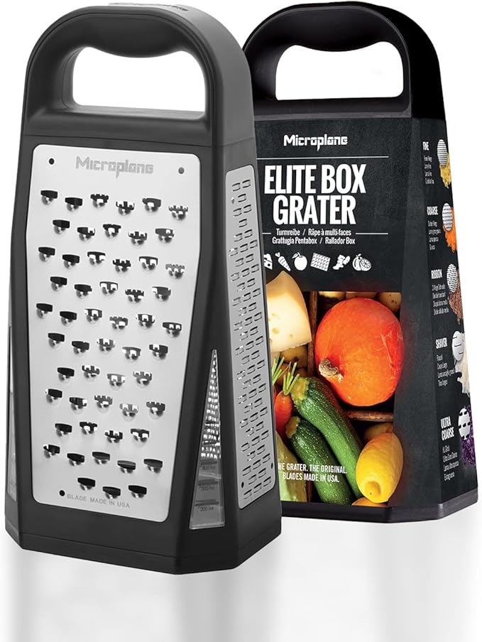 Microplane Turmreibe mit 5 Reibflächen in Fein, Grob, Sehr Grob, 2-Wege-Schneide & große Raspel mit Edelstahlklingen – Made in USA Microplane Turmreibe mit 5 Reibflächen in Fein, Grob, Sehr Grob, 2-Wege-Schneide & große Raspel mit Edelstahlklingen – Made in USA