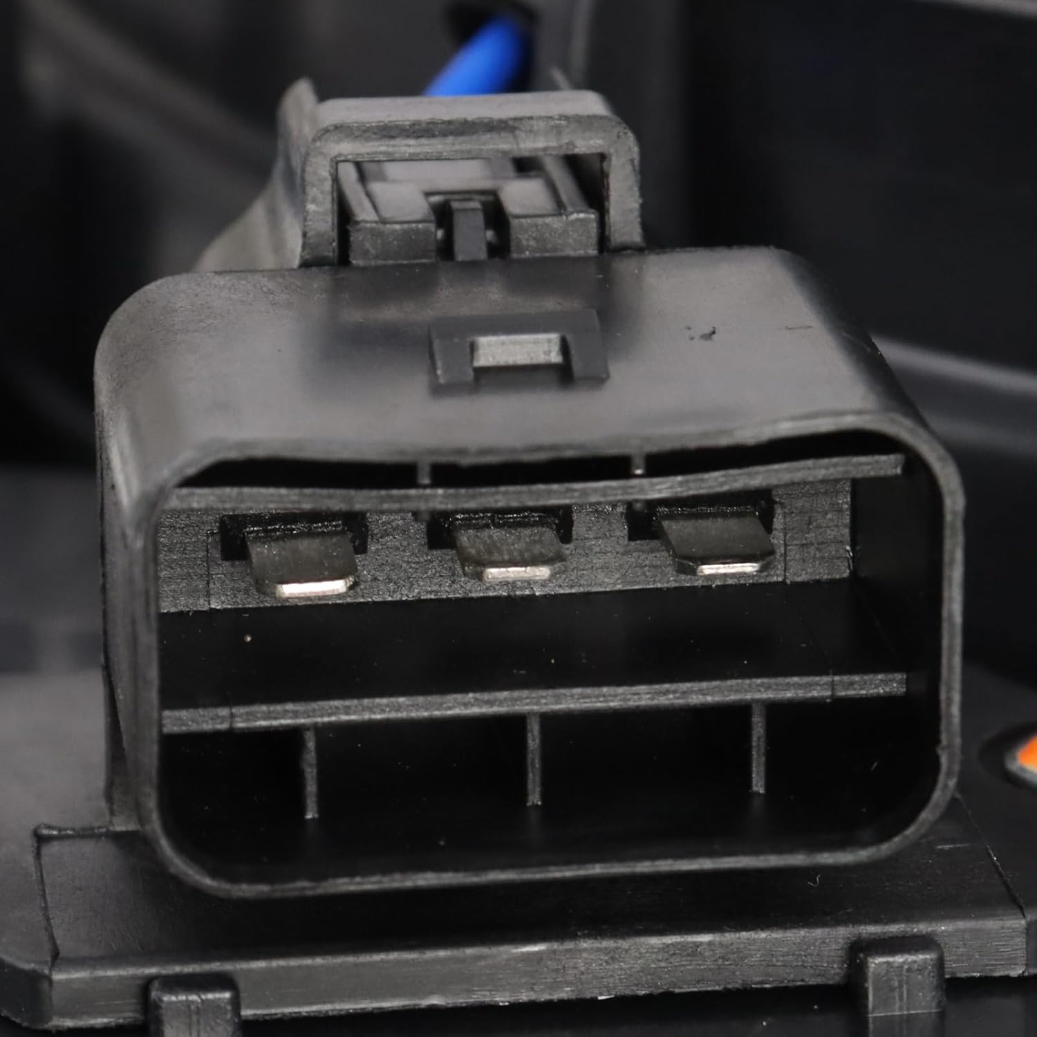 TRQ Radiator Cooling Fan Assembly HY3115178 Compatible with 2020-2024 Hyundai Venue