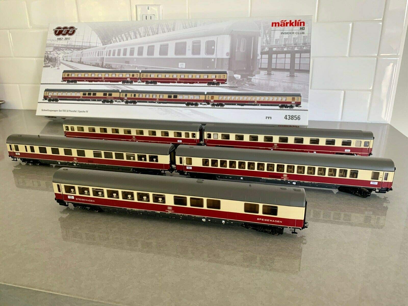 MARKLIN HO German Federal Railroad TEE Parsifal 43856 Express DB