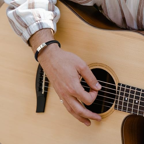 Miniatura 2 de Pulsera de cuero para hombre, regalos de Navidad, cuero de alta calidad, cierre magnético ajustable, pulsera con inicial significativa para hombres,