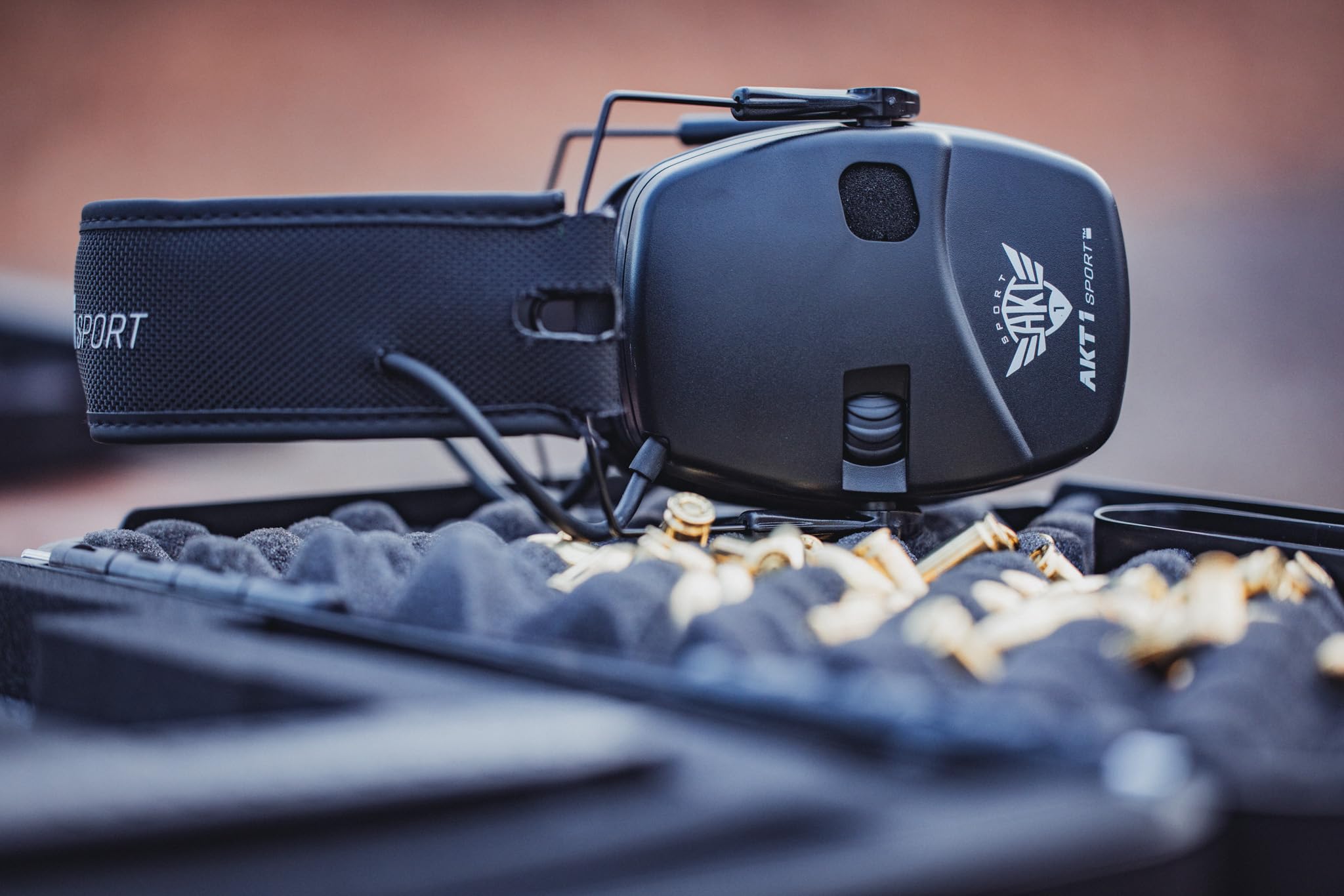 Cadre - Orejera de seguridad delgada de amplificación de sonido electrónica de perfil bajo, para campo de tiro, pistola, rifle, corte, construcción, talleres de trabajo, NRR 22dB