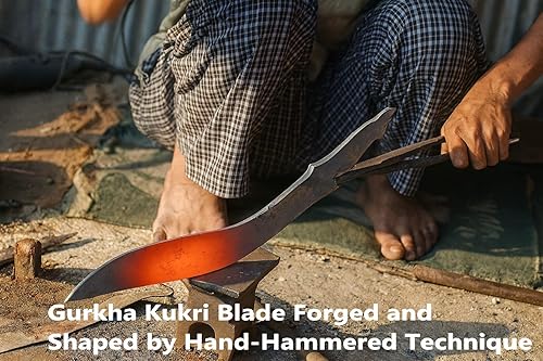 Miniatura 7 de Gurkha Auténtico cuchillo Kukri histórico forjado a mano con 3 hojas de acero al carbono de 18 pulgadas de largo, funda de cuero Khukuri de espiga