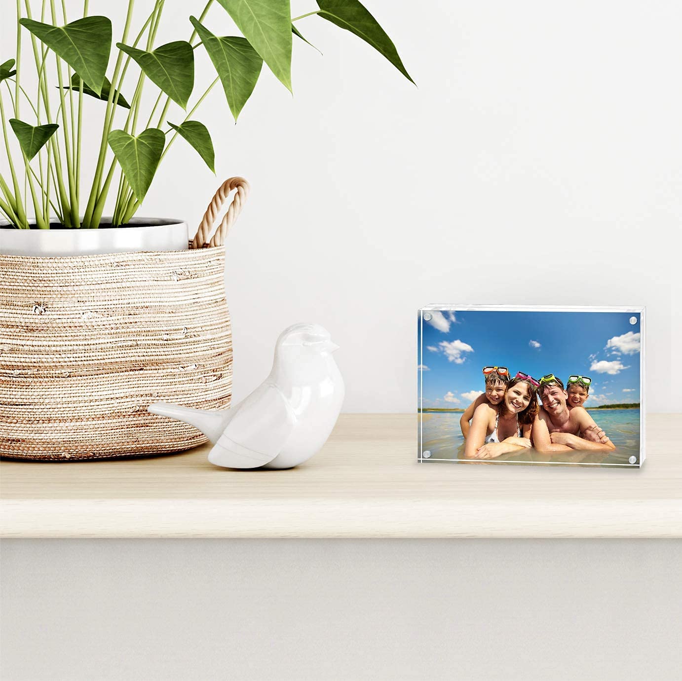 Americanflat - Cornice portafoto in acrilico, 20 x 20 cm, resistente ai graffi, con angoli magnetici e autoportante per tavolo