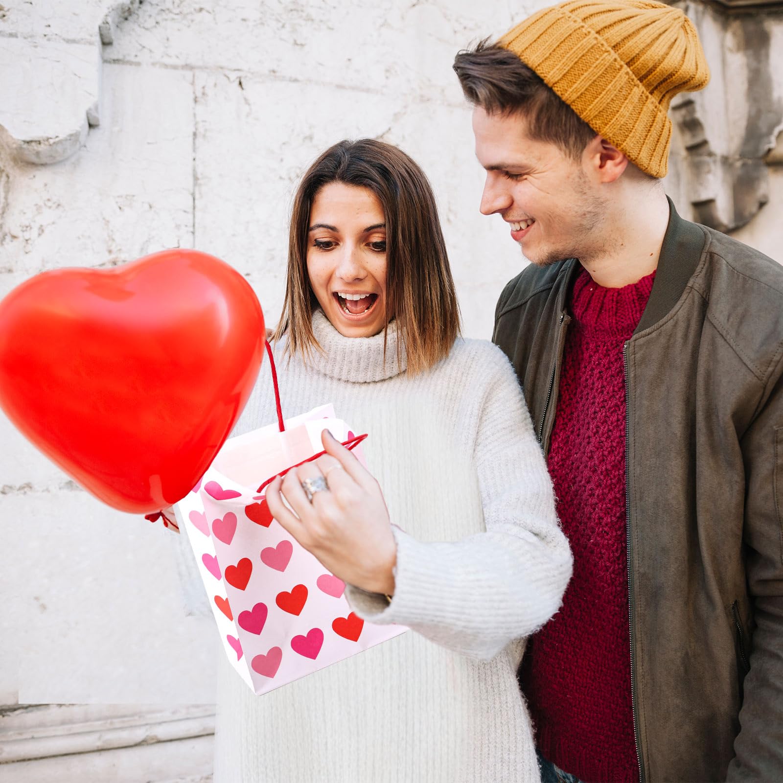 FYSUIMU 24Pcs Valentine' s Day Paper Gift Bags Red Pink Love Heart Candy Goodie Bags with Handles for Wedding Anniversary Mother' s Day Birthday Party Favors