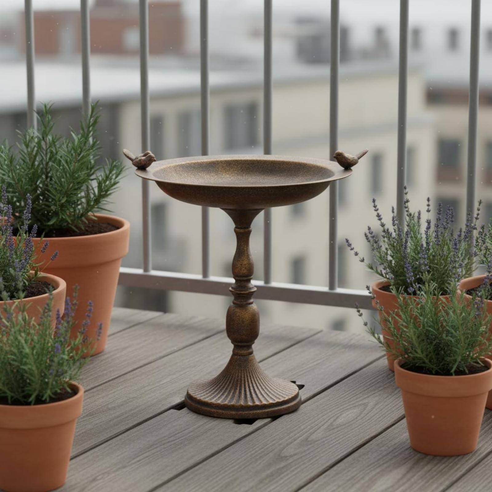 Outdoor Vogel Futterspender Vogeltränke Futterschale Vogelbad Eisen Rustikal mit Erhöhter Plattform Und Dekorativen Vögeln für Patio Terrasse Landhaus Garten, Niedrig