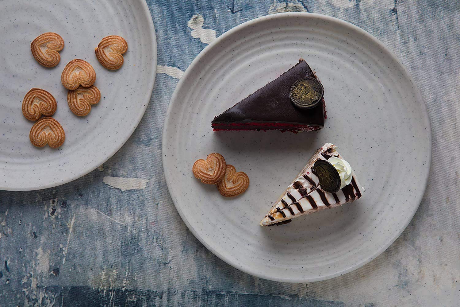 Urmila Plastic® Unbreakable Lightweighted Melamine Round Full Size (11 Inch) Dinner/Lunch Plates (4, White-Black)