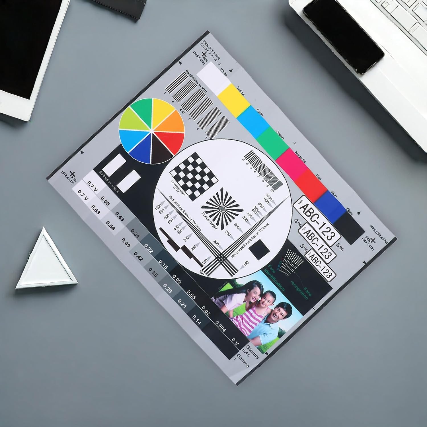 Carte de test d'étalonnage d'objectif de surveillance - 40 x 30 cm - Pour appareil photo CCTV - Réglage de la mise au point et de la précision du moniteur haute résolution - Pour professionnels de la