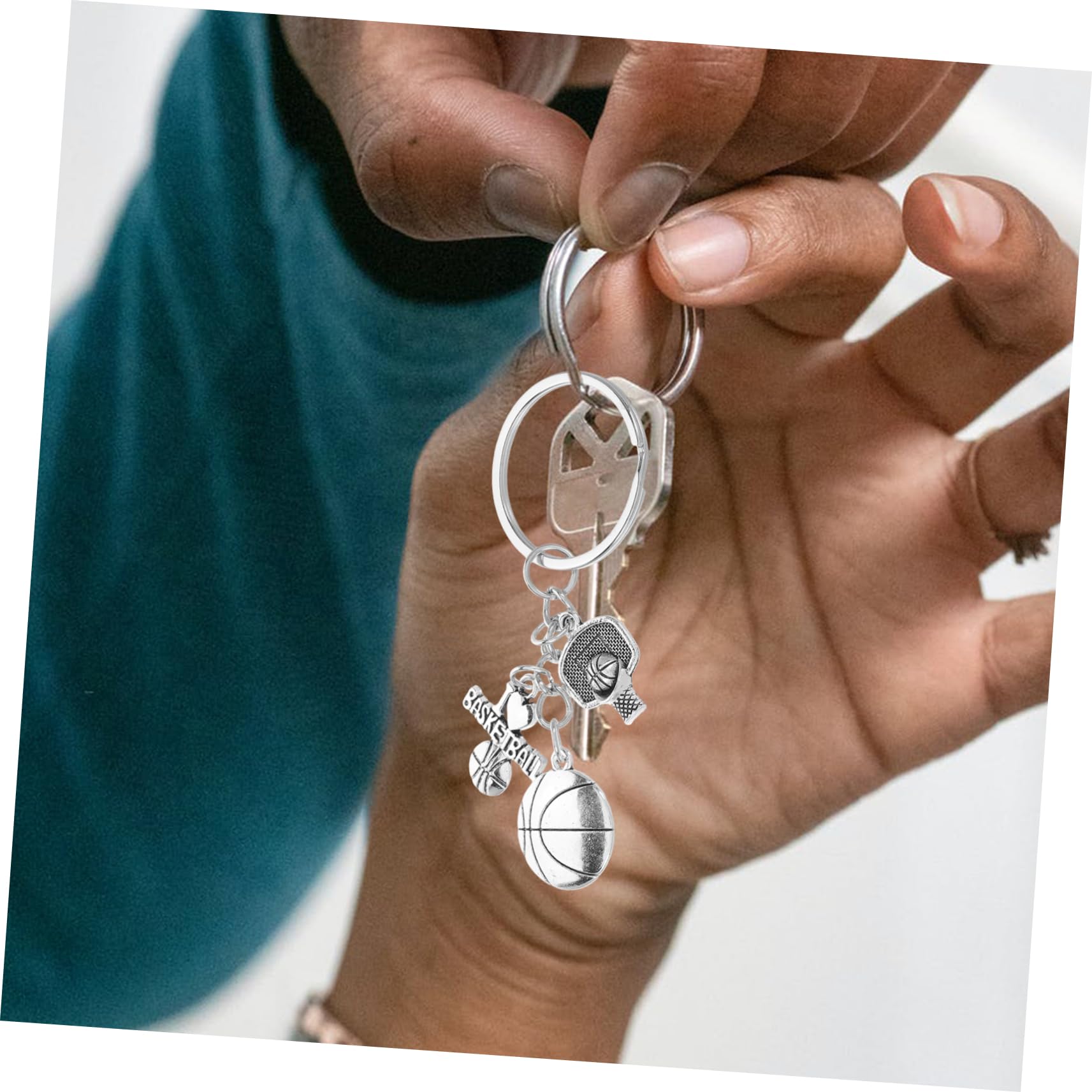 LIFKOME Portachiavi in Lega di Zinco Argento Pendente a Tema Basket Design Creativo e Lavorazione Delicata, come Decorazione o Regalo per Appassionati di Sport