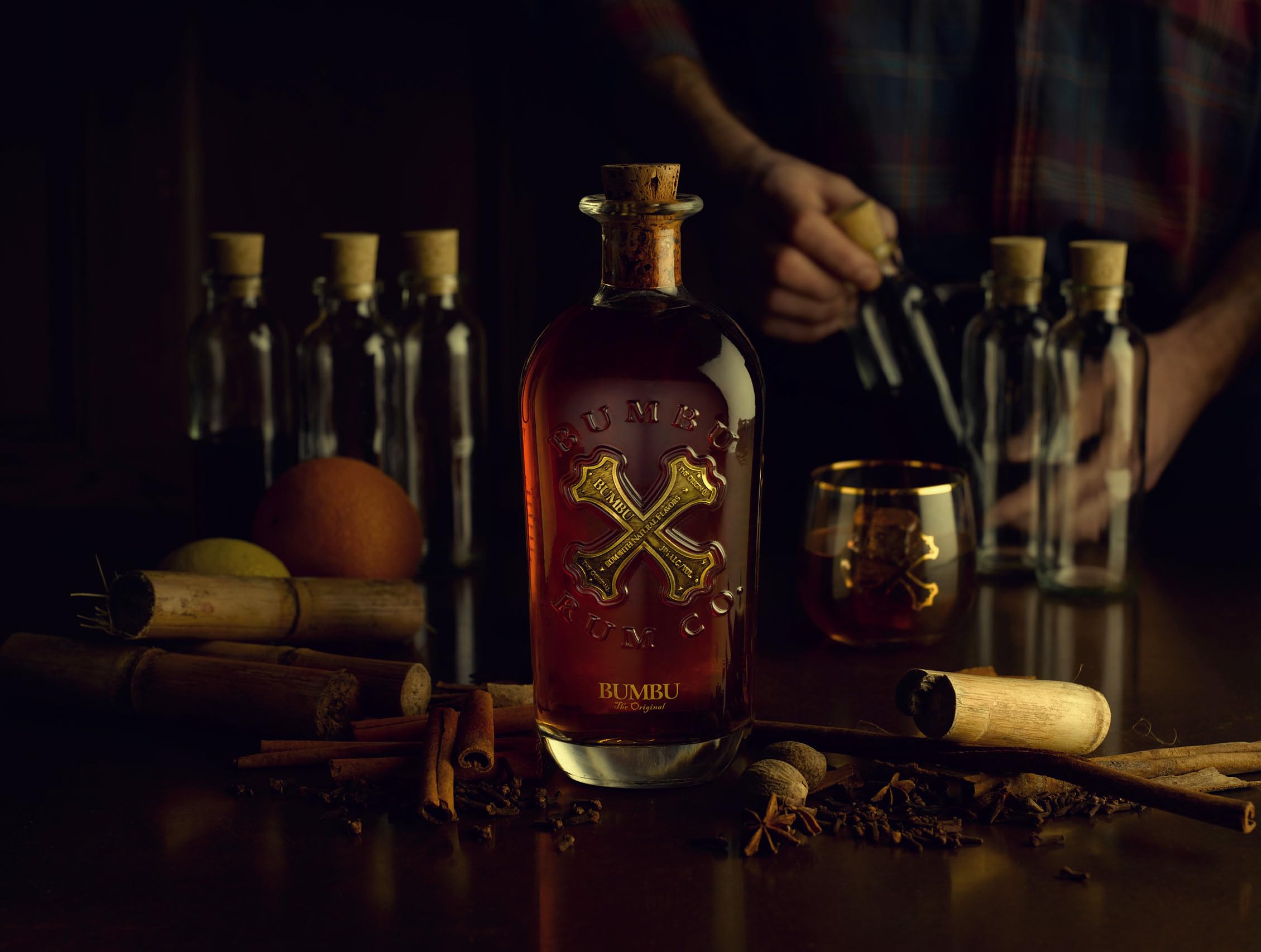 BUMBU The Original, Craft Rum Flavour Spirit, Bourbon-Fass gereift, für Cocktails oder auf Eis, karibischer Rum in der 0,7 Liter Flasche, 40% Vol