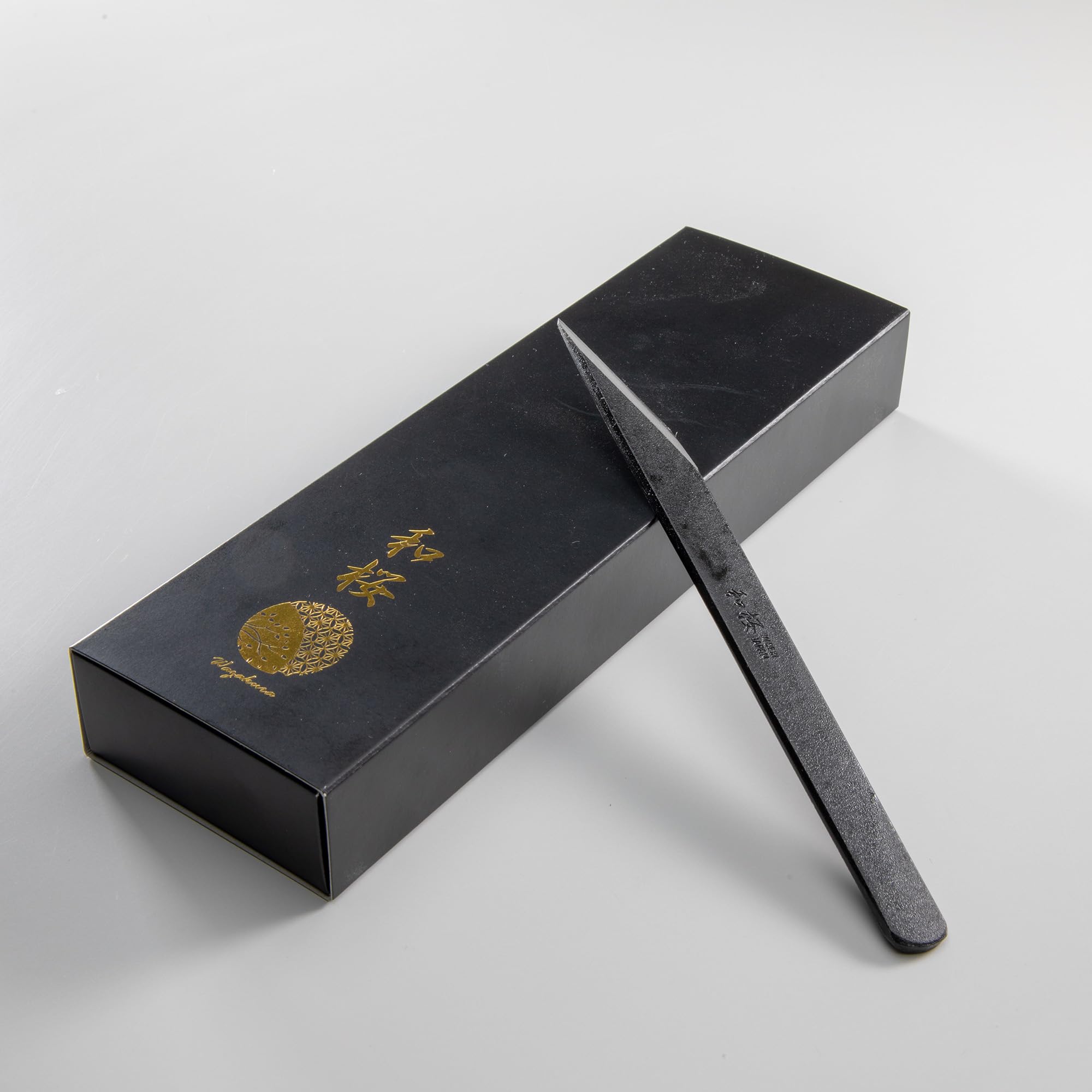 Cuchillo Wazakura Kiridashi - Cuchillo japonés para marcar y trabajar la madera para diestros | Hoja de acero al carbono afilada como una navaja, forjada a mano y fabricada en Japón (15mm)