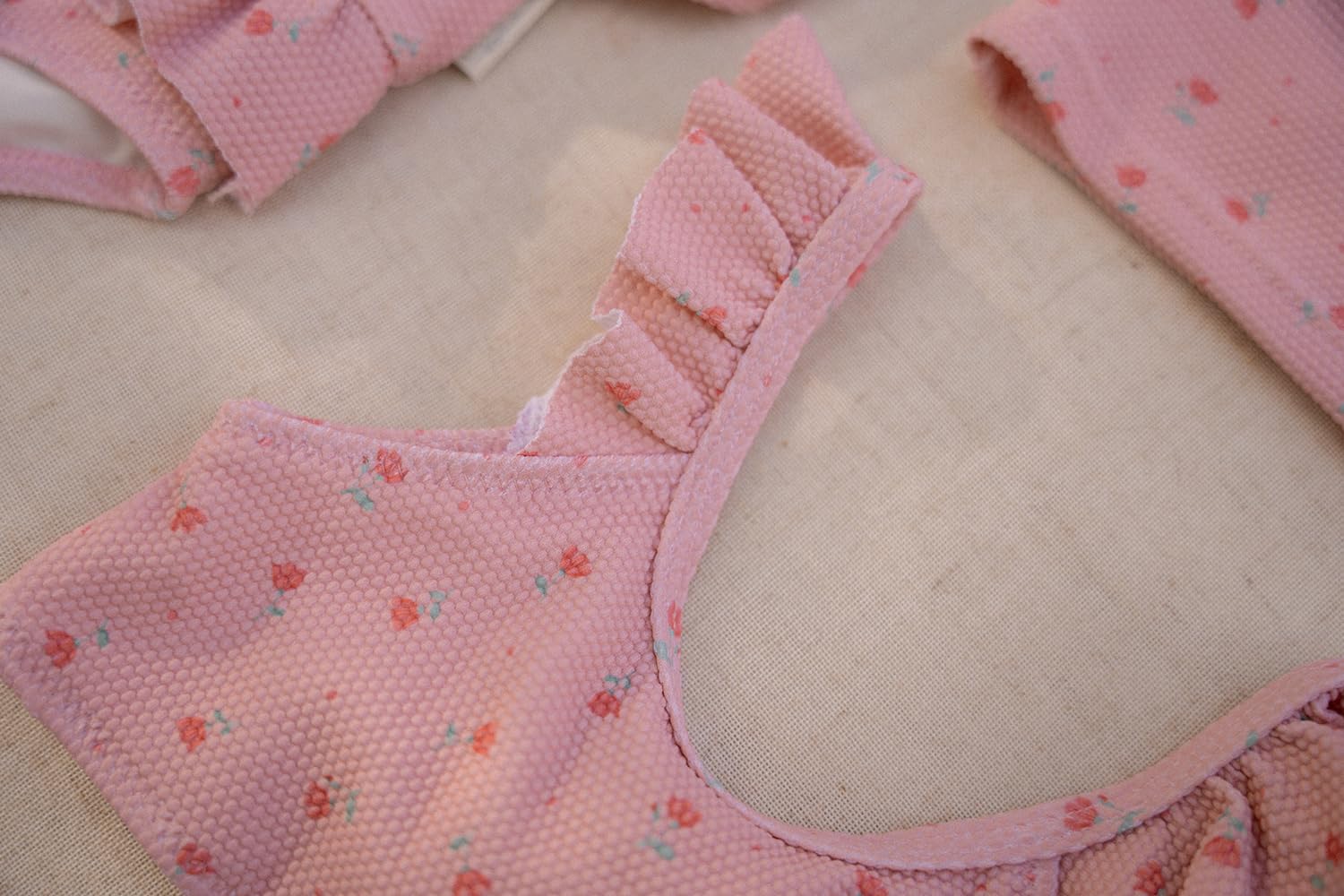 Little Dutch CL25038752 Bikini mit Volants/Rüschen - Sunny Flowers Blush (Gr. 74/80)