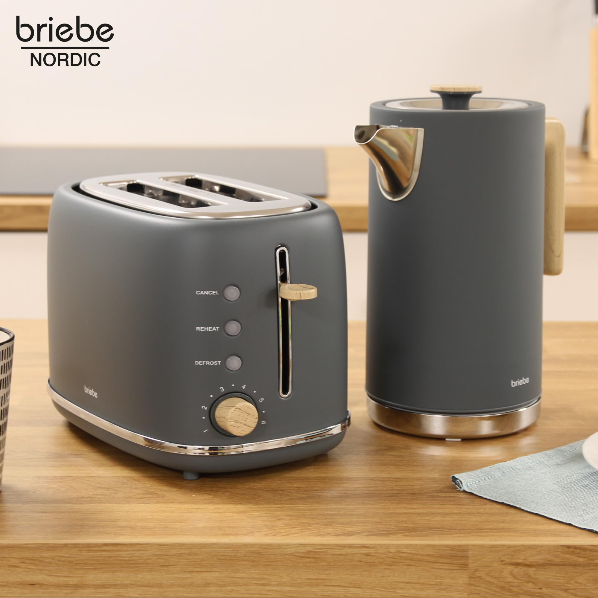 briebe Nordic Tostapane a Fessura Larga a 2 Fette, 6 Livelli di Tostatura, Pinze + Bollitore Elettrico 1,7L Cordless, Ebollizione Rapida 2200 W, senza BPA, Set Colazione Design Nordique, Grigio