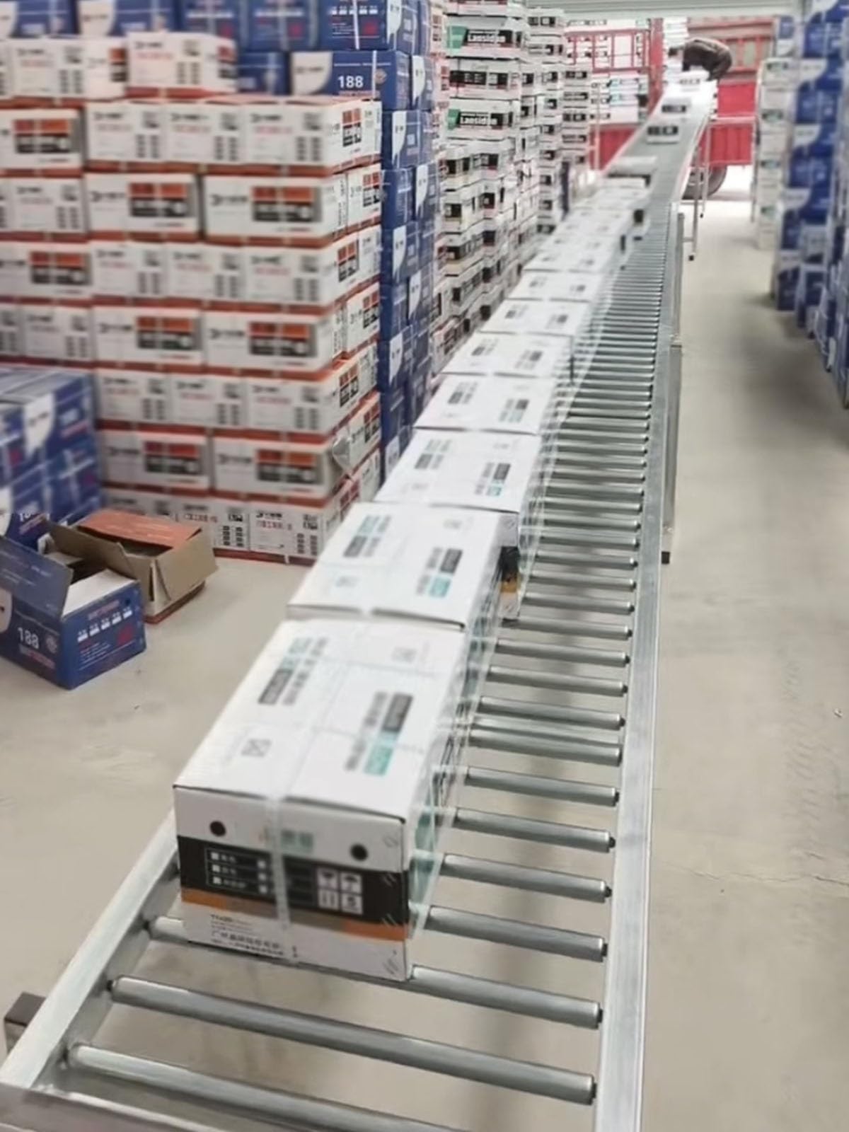 Wytrzymały przenośnik taśmowy o szerokości 61 cm do zastosowań przemysłowych, nadaje się do handlu detalicznego, magazynu i placów budowy, długotrwały system rolkowy zapewniający wydajną obsługę