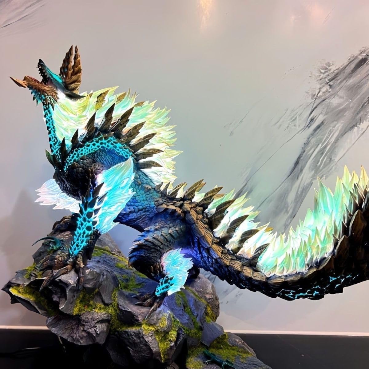 Amazon.co.jp: ジンオウガ (雷狼竜) フィギュア 発光ギミック付き
