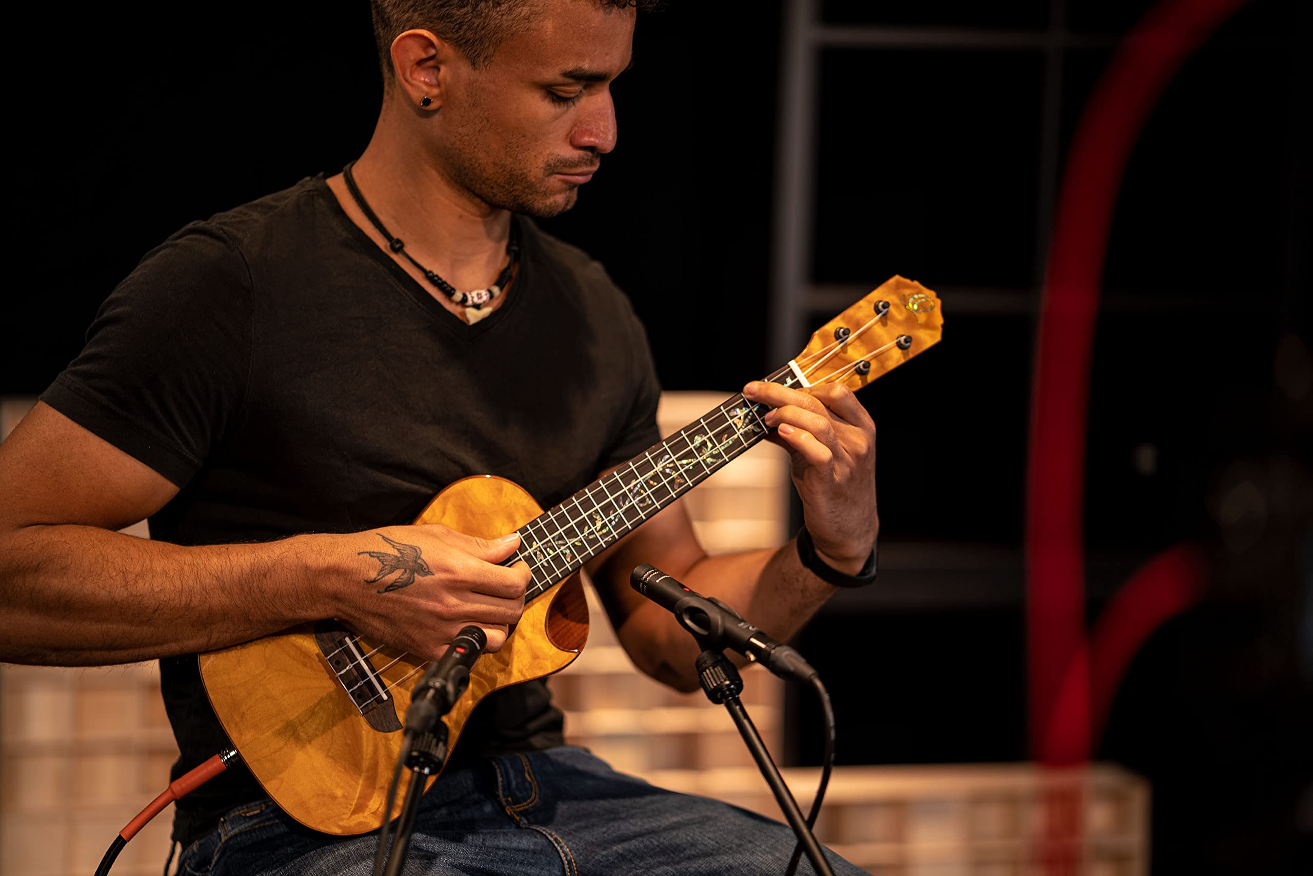 Ortega Guitars Ukeleles de Concierto electroacústicas - Serie Elite - incluye Gig Bag - Arce acolchado macizo (RUET-QMA)