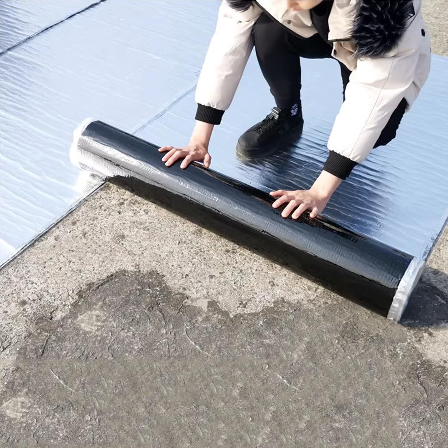 Bitumen Self-adhesive Tape Waterproof Tape Aluminum Foil Tape Sealan Tape,for for Repairing Roof Leak,Surface Crack,Gutter and Holes,Window Sill Gap,Pipe Rupture,Customizable (0.3x4m)