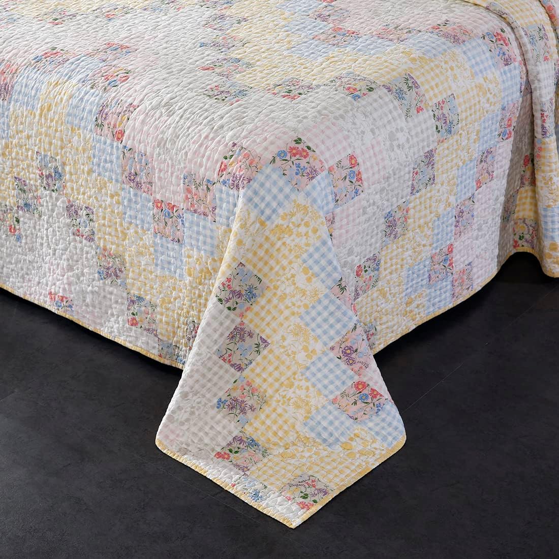 vctops Farmhouse Plaid Floral Cotton Quilted Bedspread Quilt Set Oversize Queen 3 Piece Patchwork Reversible Lightweight Coverlet Bedding Set for All Season (Cream,106"x92")