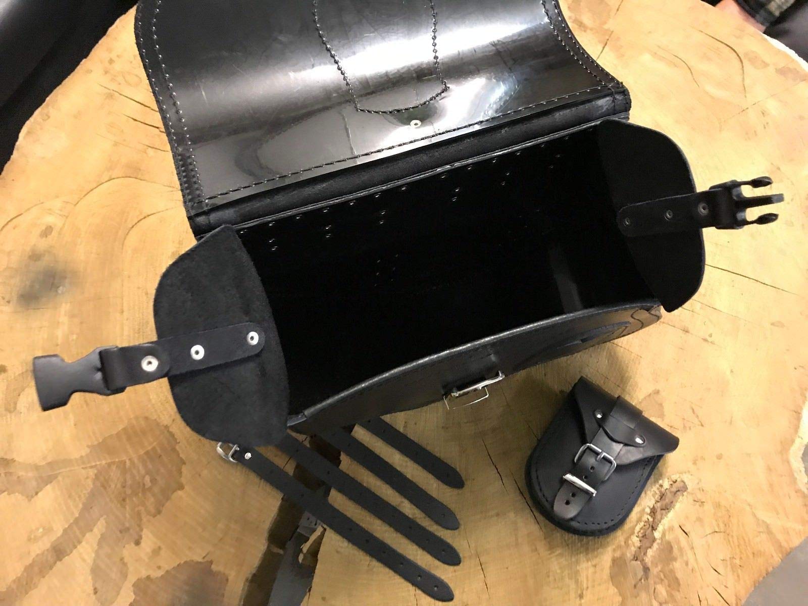 Dynamite Black Satteltasche kompatibel mit Harley Davidson Dyna Glide Street Bob Modell 1996-2017 Ledertasche Sportster Seitentasche Gepäckkoffer Seitenkoffer Saddle Bag HD Linke Seite Left