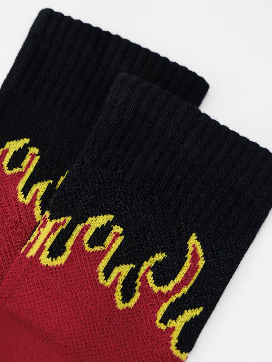 The Souled Store Calcetines Souled: On Fire para hombres y niños negro estampado casual algodón mezclado calcetines hasta el tobillo