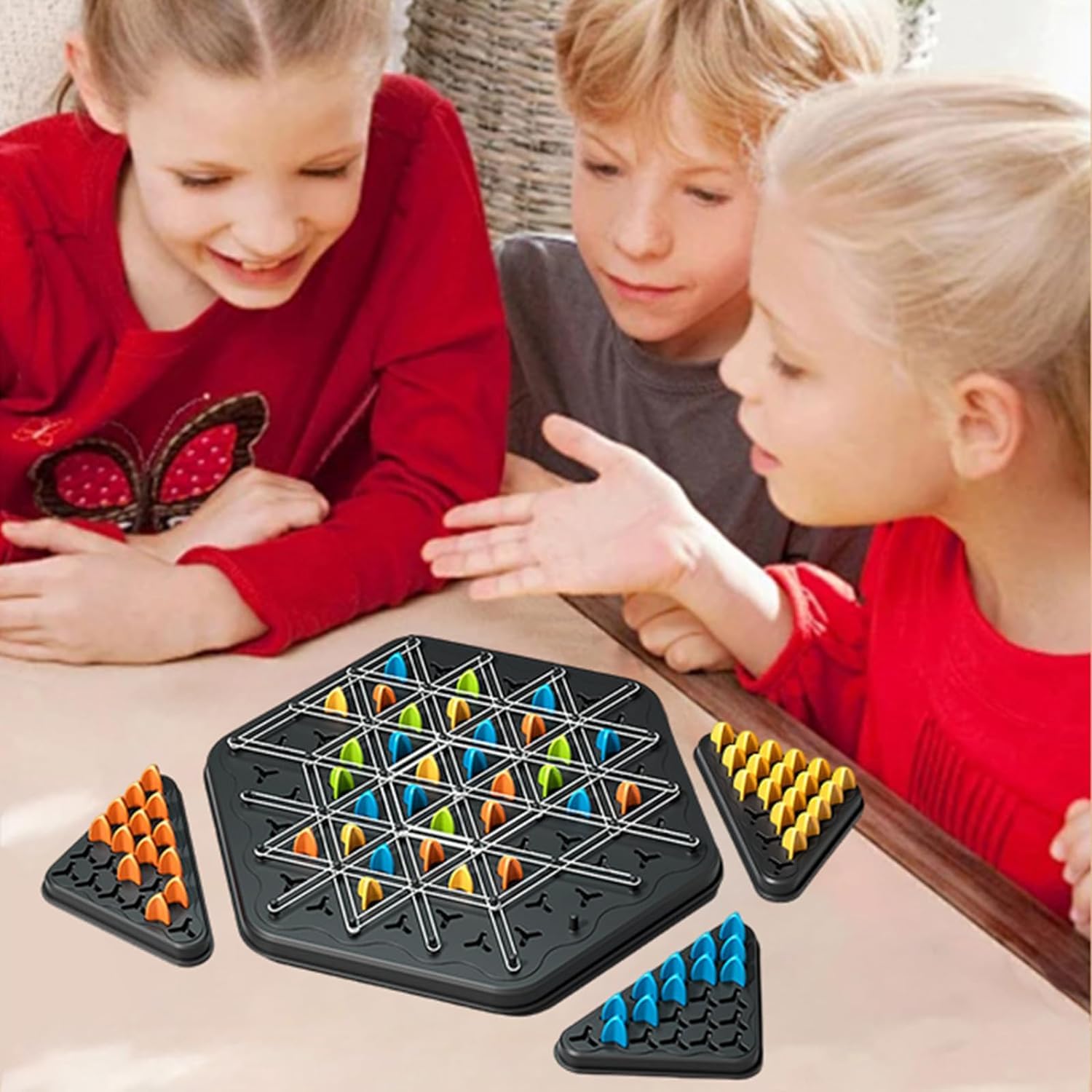 Trigglegame - Gioco Da Tavolo Con Elastici E Triangoli, Gioco Strategico Per Famiglie E Bambini, Con Pioli E Catene, Regalo Di Natale - 2